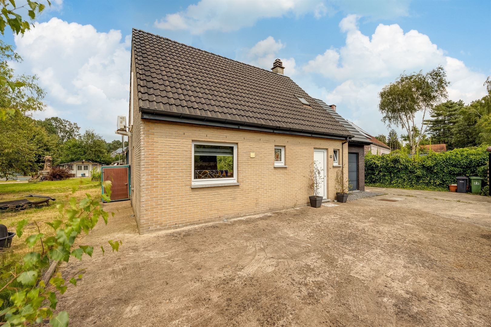 Vrijstaande woning met grote tuin foto 25