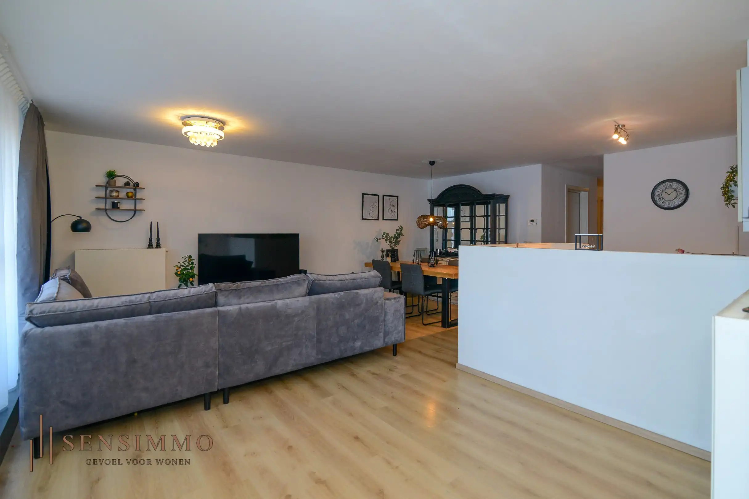 Instapklaar 2-slaapkamerappartement met dubbele terrassen en garagebox in hartje Eisden foto 4