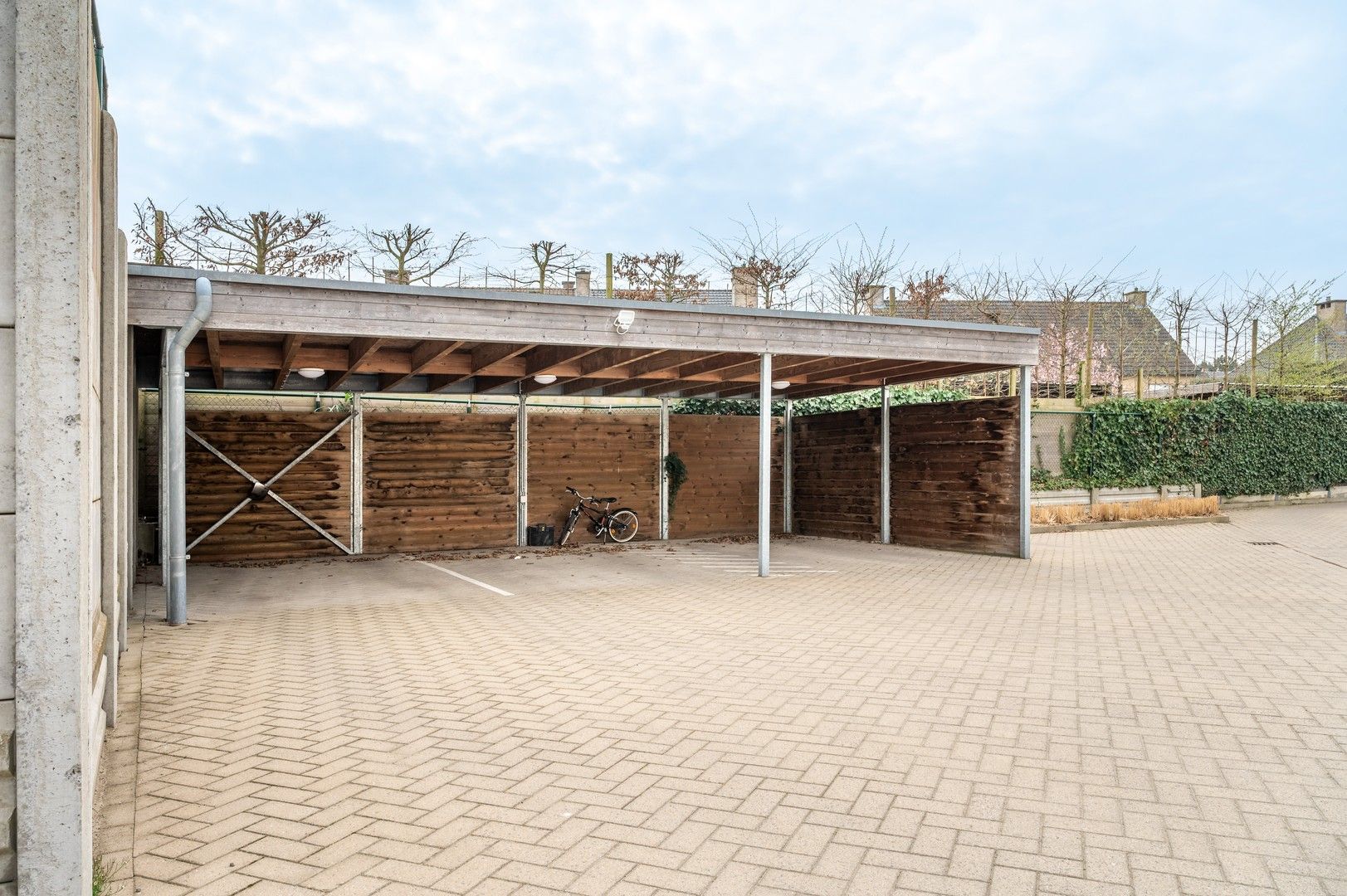 Prachtig appartement te koop met carport foto 15