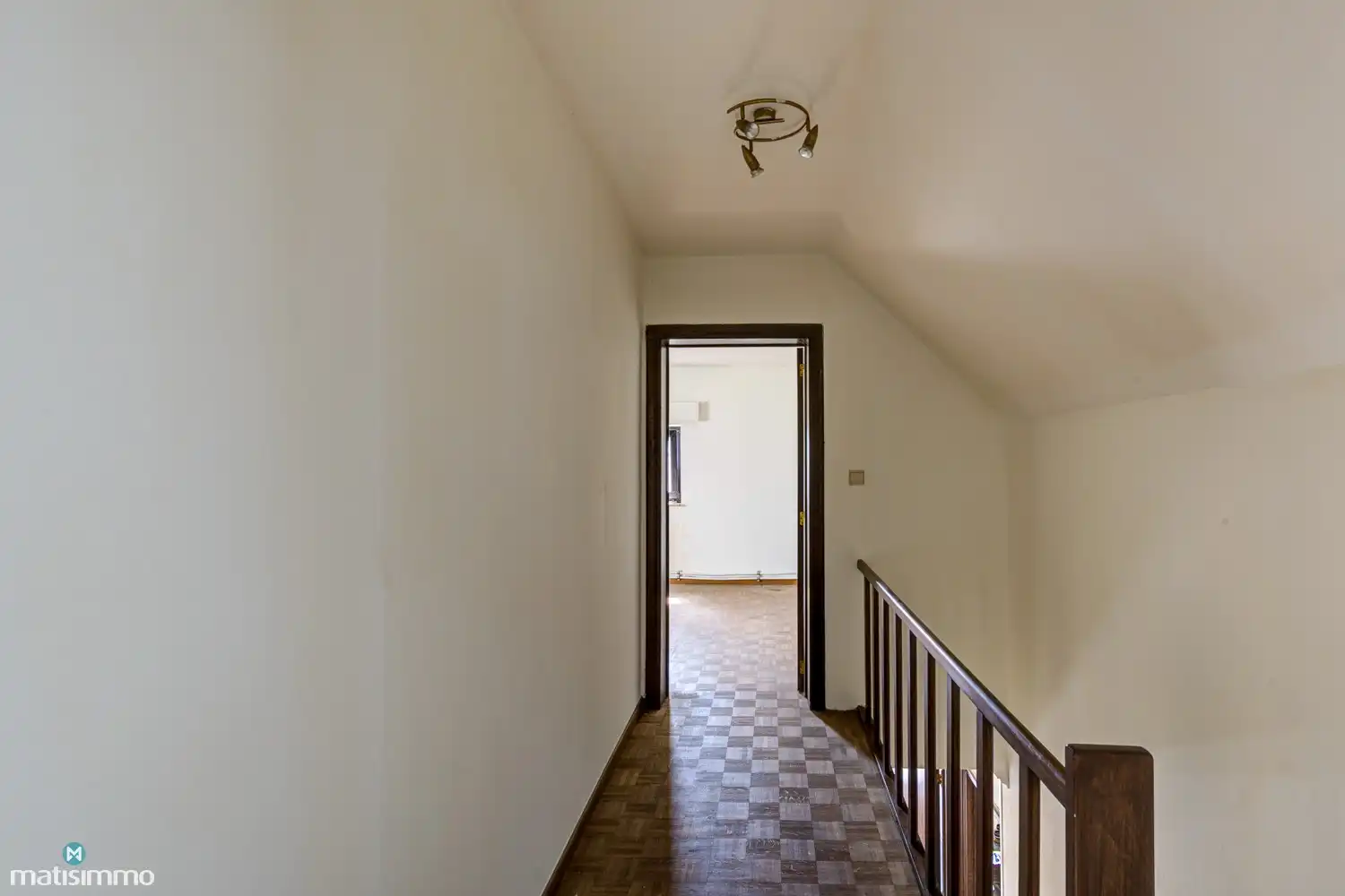 HANDELSGELIJKVLOERS MET DUPLEXAPPARTEMENT VOORZIEN VAN PARKEERGELEGENHEID NABIJ CENTRUM TONGEREN foto 22