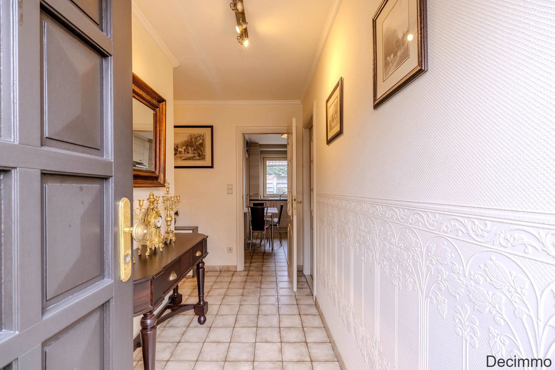 Rustig gelegen gelijkvloers landhuis op ca. 801 m² grond foto 4