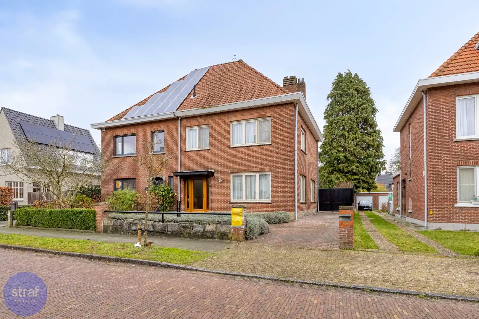 Groot wonen met 6 slaapkamers en een tuin in bruisend Kapellen foto {{pictureIndex}}
