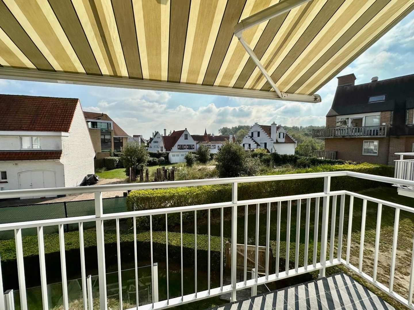 Appartement met twee slaapkamers, volledig gerenoveerd, op wandelafstand van het strand van Duinbergen. foto 8