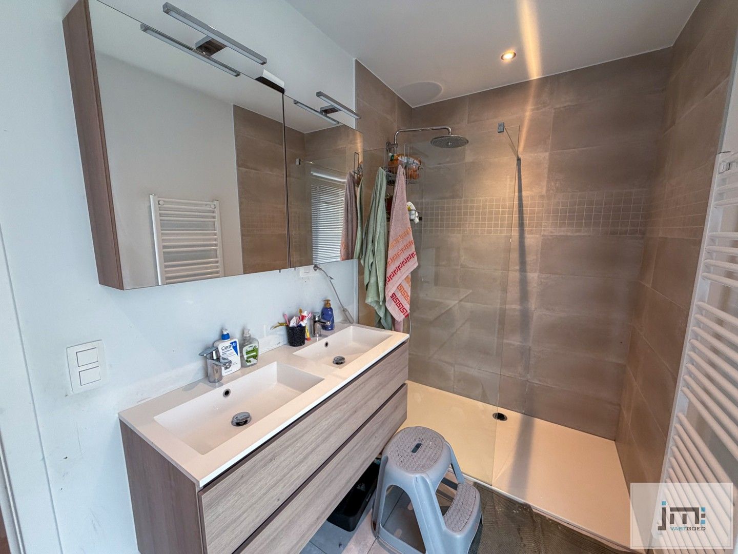 Recente woning met 3 slaapkamers en carport foto 8