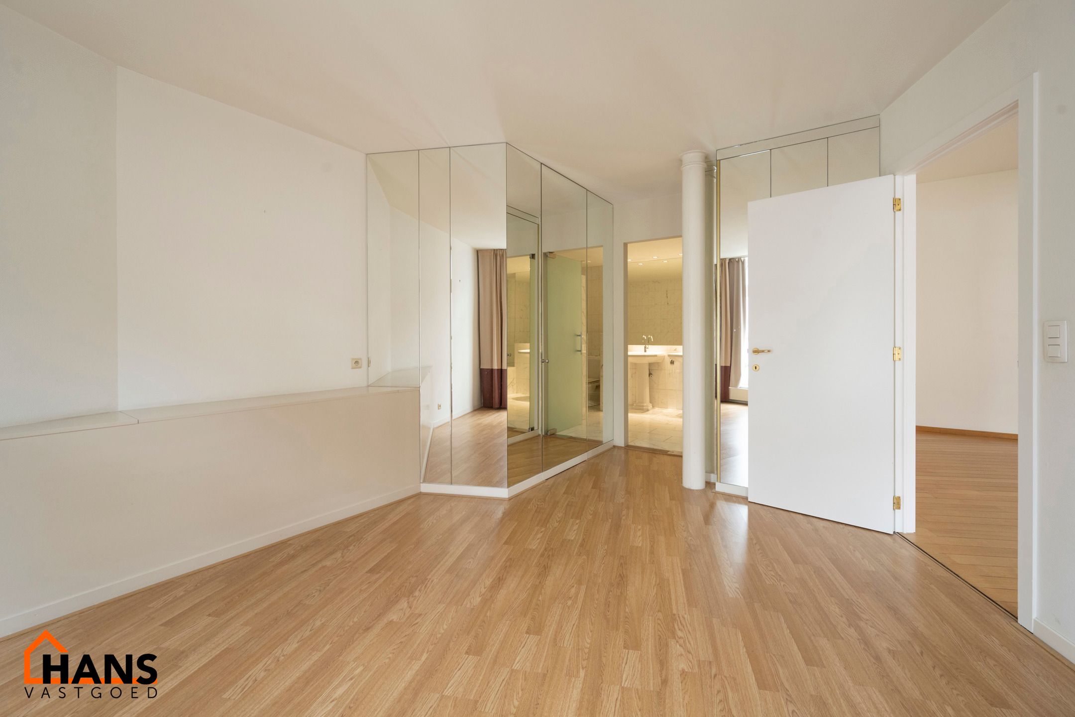 Luxueus appartement in een historisch gebouw in hartje Antwerpen. foto 8