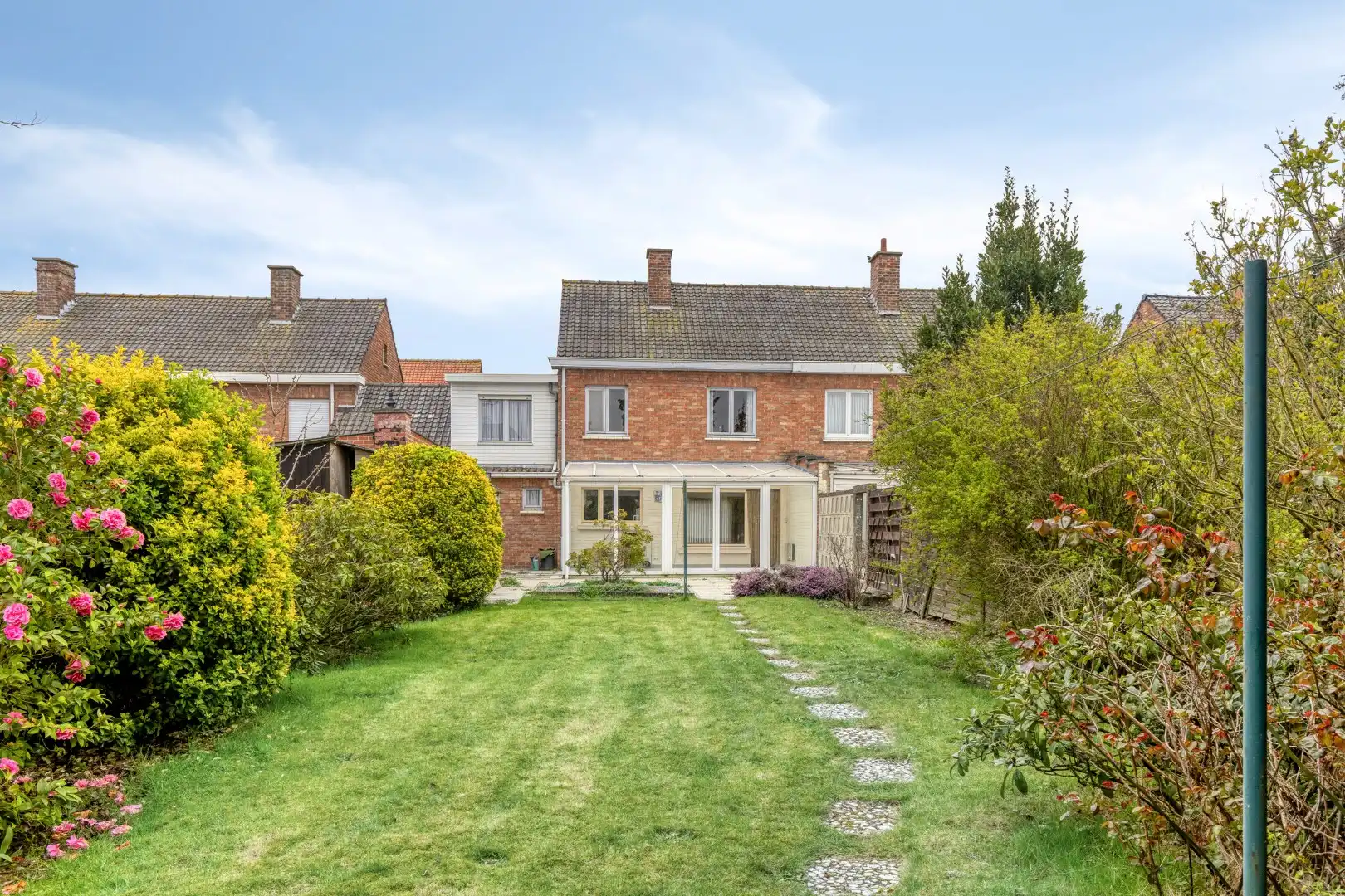 Te renoveren woning met 4 slaapkamers, garage en tuin op rustige ligging! foto 25