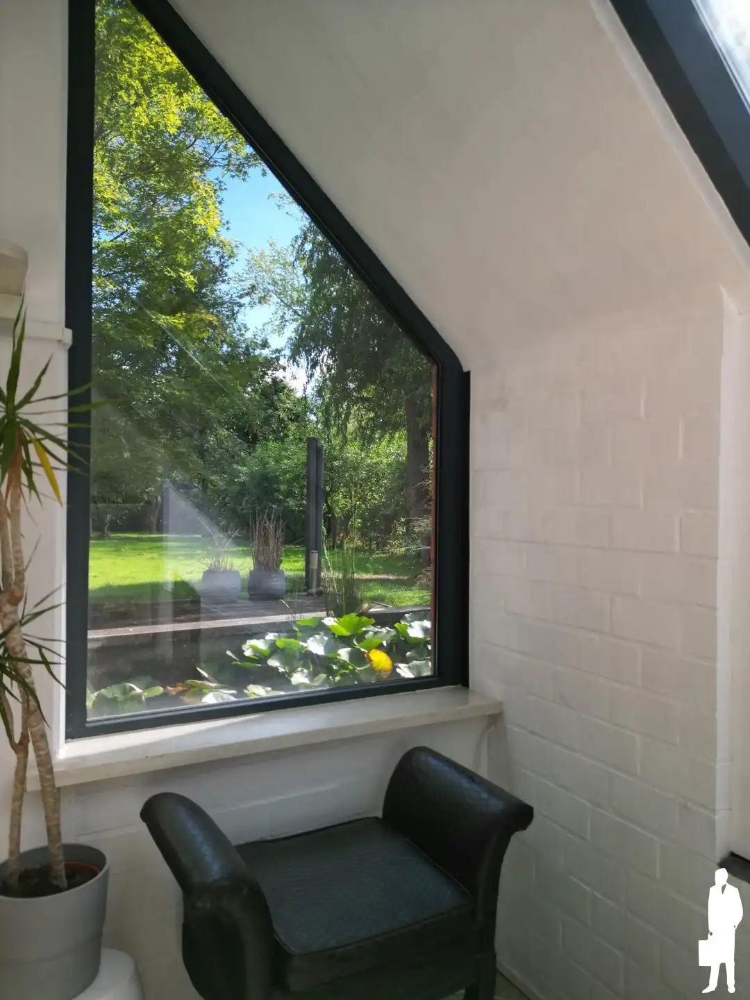 Welgelegen te renoveren villa met 5-7 slpks en 2 badks foto 12