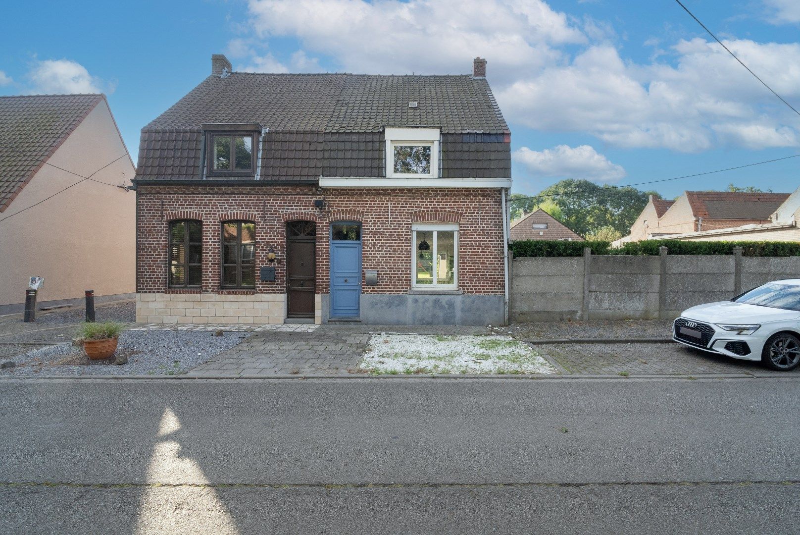 CHARMANTE WONING MET TUIN EN UITWEG foto 1