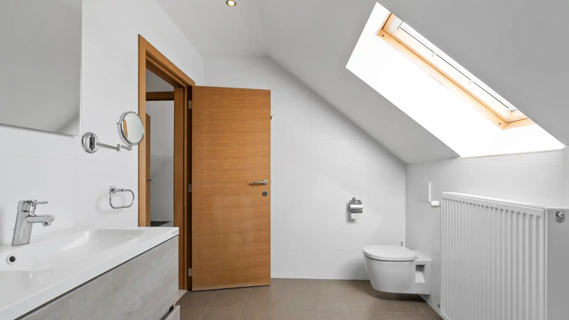 Wonen boven je zaak? Ontdek deze instapklare opportuniteit in het hart van Maasmechelen foto 35