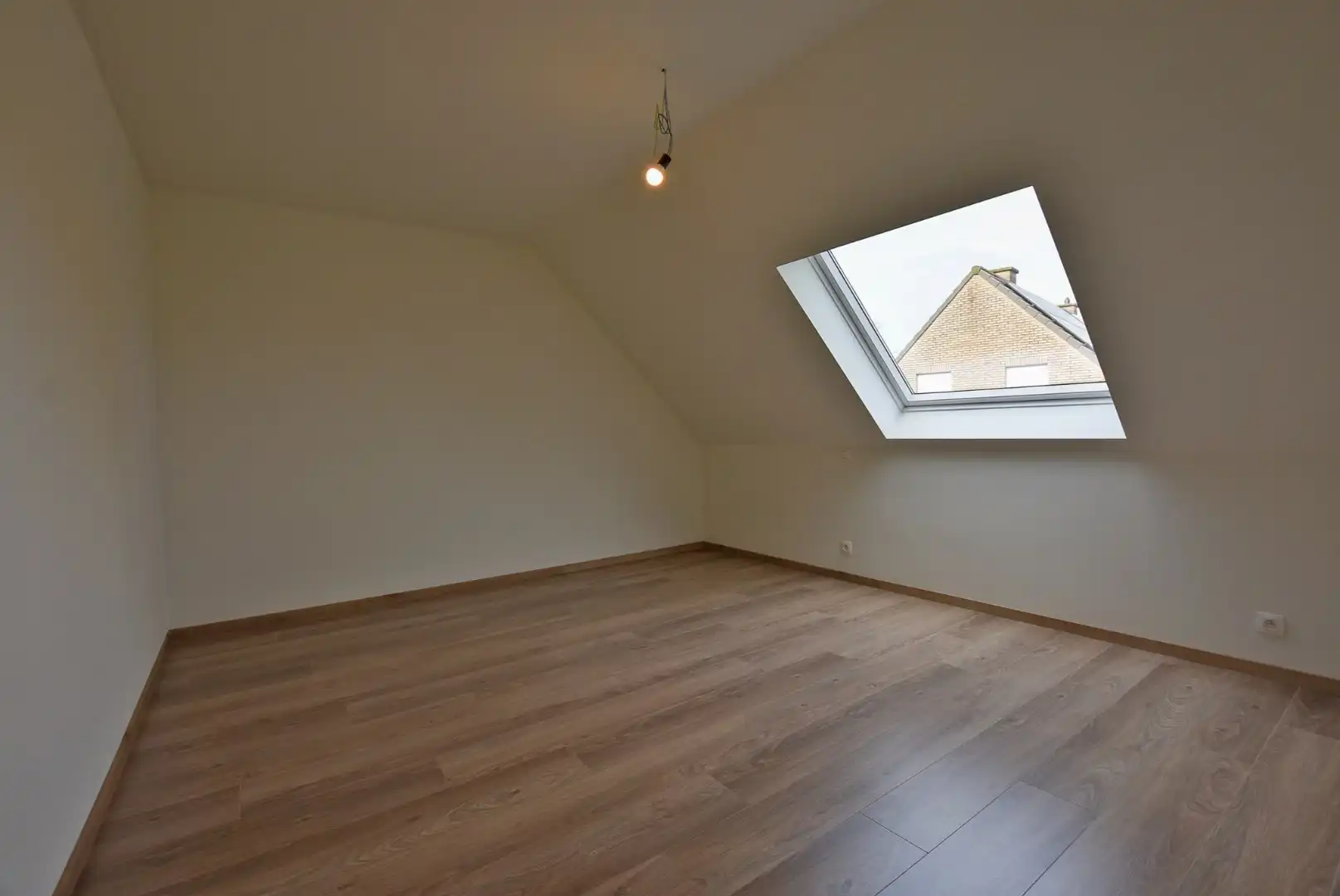 Ruime energiezuinige nieuwbouwwoning (2024) met inpandige garage op 193m² gelegen te Houthulst. foto 12