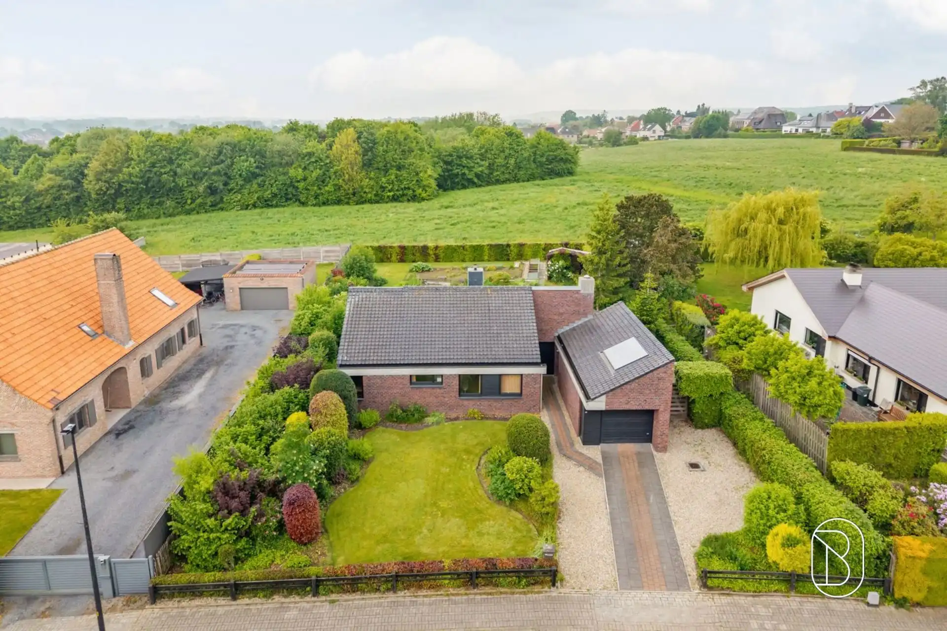 Mooi gelegen karaktervolle villa met tuin! foto 4