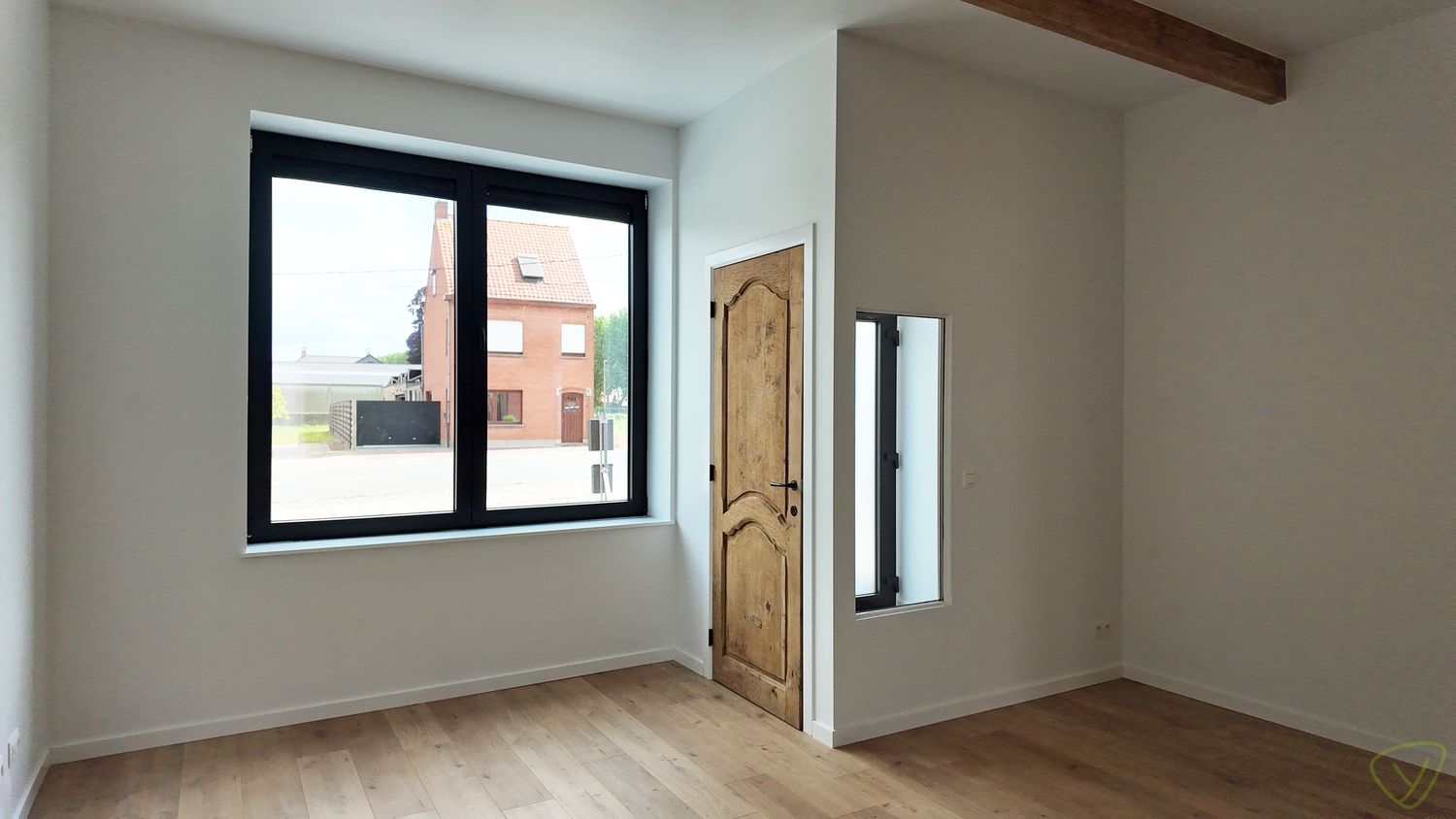 Kwaliteitsvol gerenoveerde en zeer energiezuinige woning vlakbij Veldekensbrug! foto 2