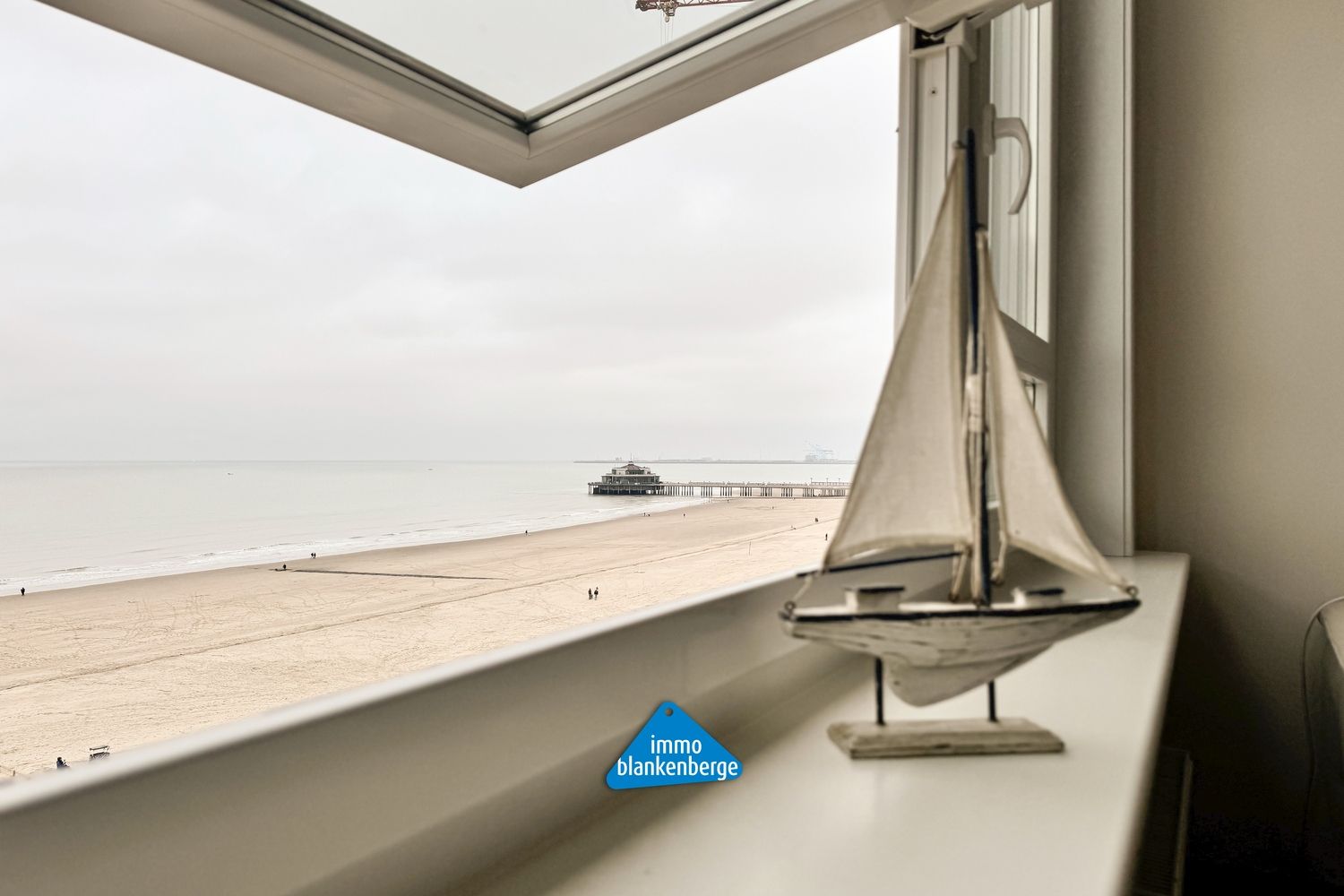 Droom aan Zee met 3 slaapkamers en Frontaal Zeezicht. foto {{pictureIndex}}