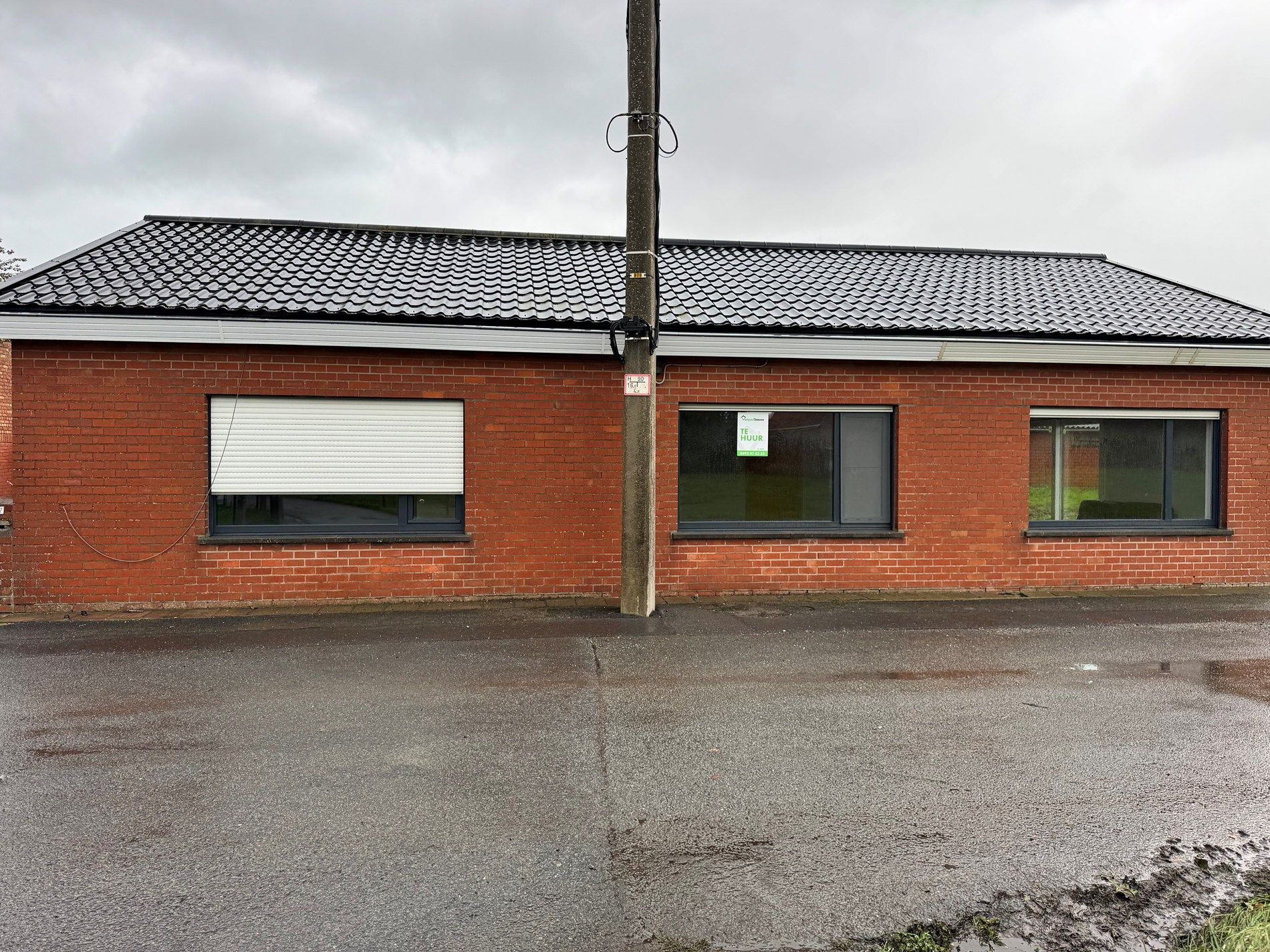 Alleenstaande woning met 3 slaapkamers te Ichtegem foto {{pictureIndex}}