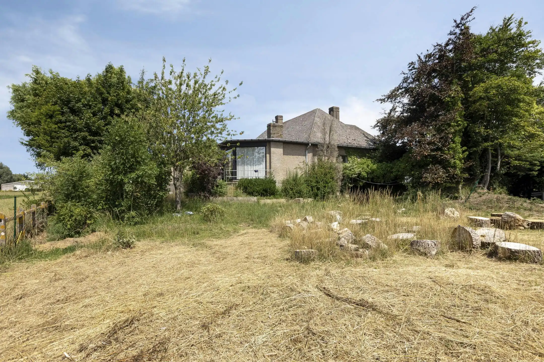 Halfopen bebouwing met 3 slaapkamers op een ruim perceel in Gits! foto 10