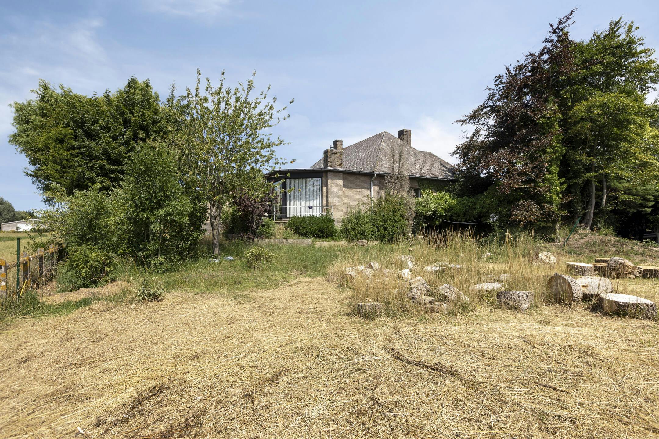 Halfopen bebouwing met 3 slaapkamers op een ruim perceel in Gits! foto 7