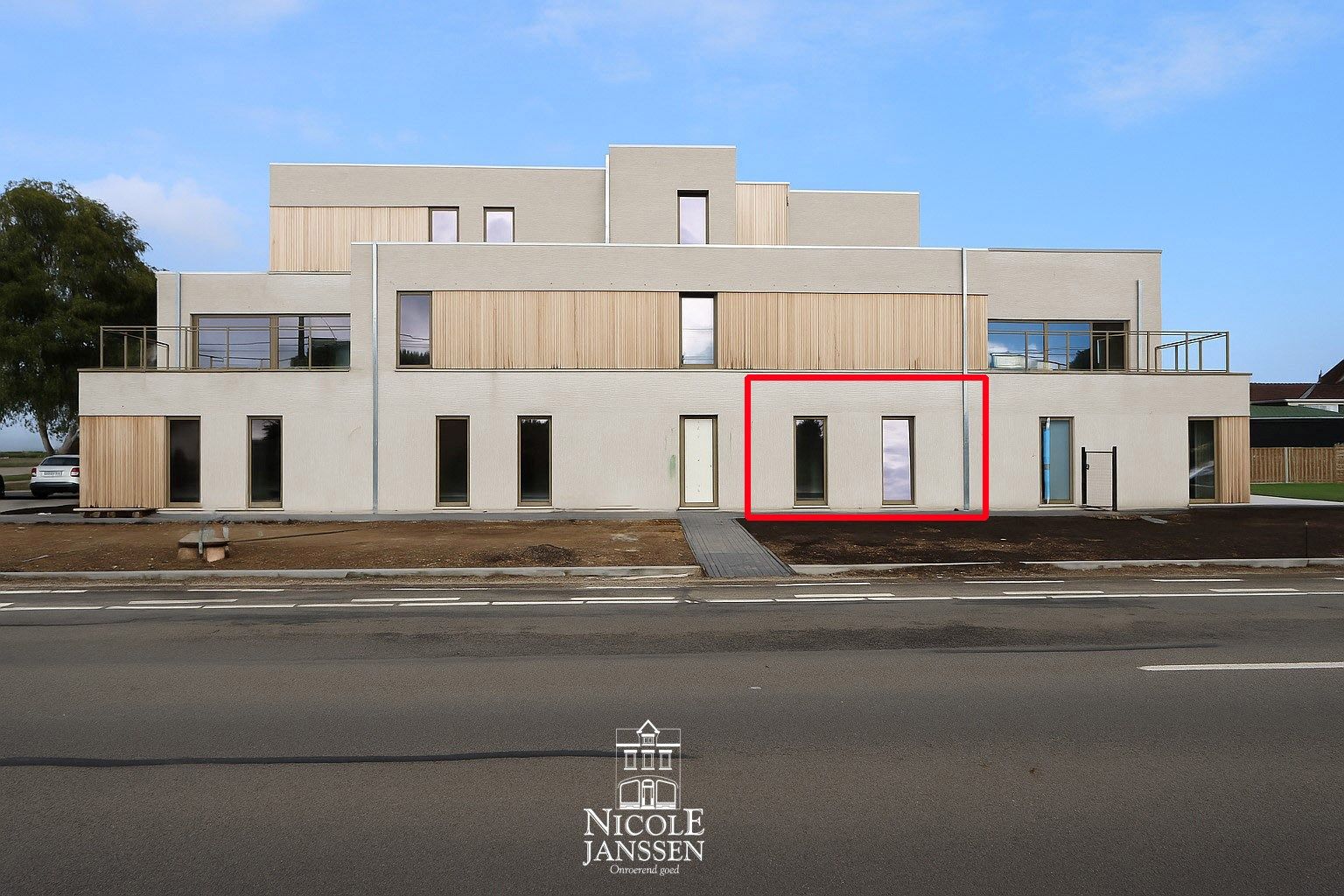 Gelijkvloers nieuwbouwappartement met tuintje en  twee autostandplaatsen foto 2