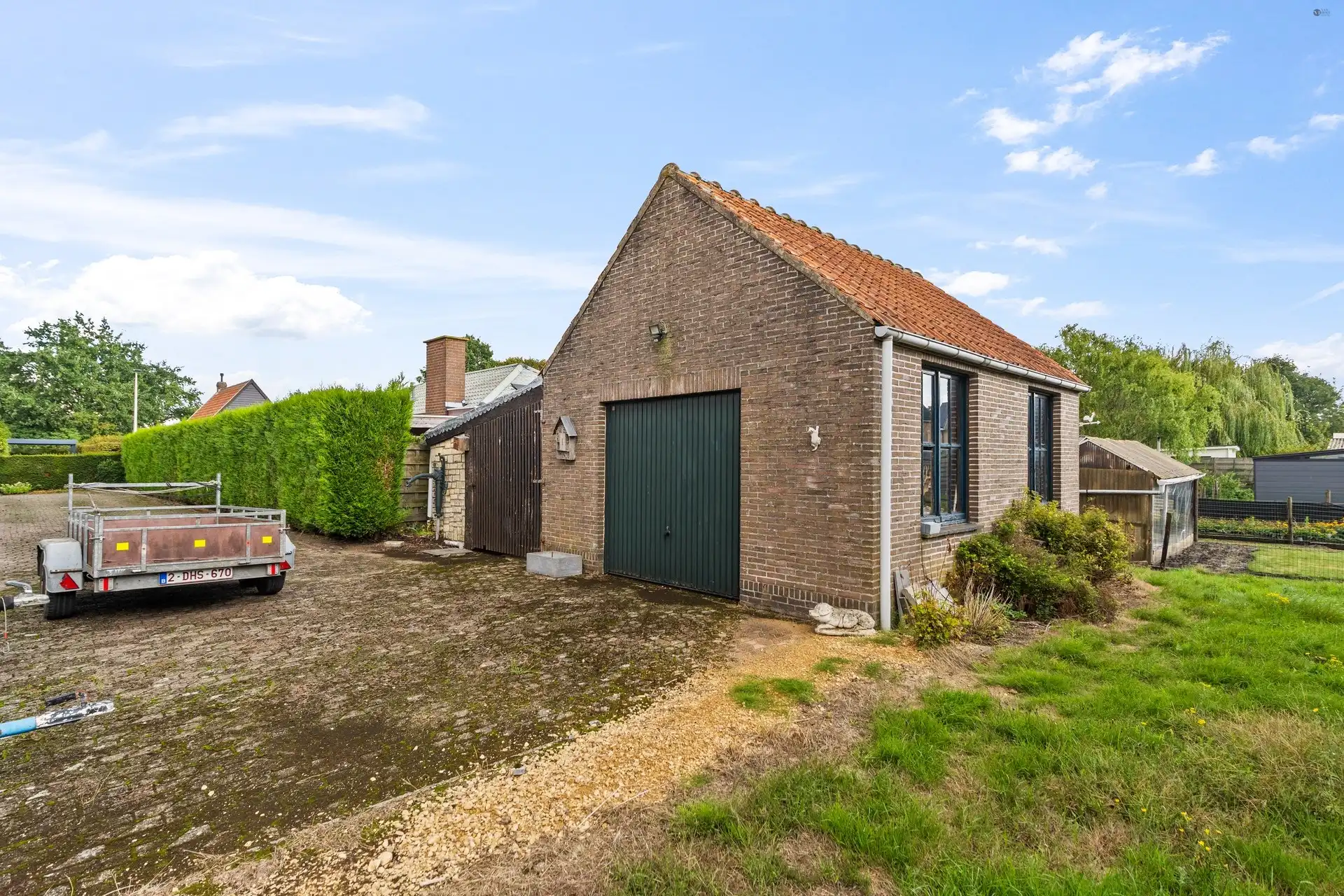 Bungalow op een rustige locatie met enorm veel potentieel foto 17