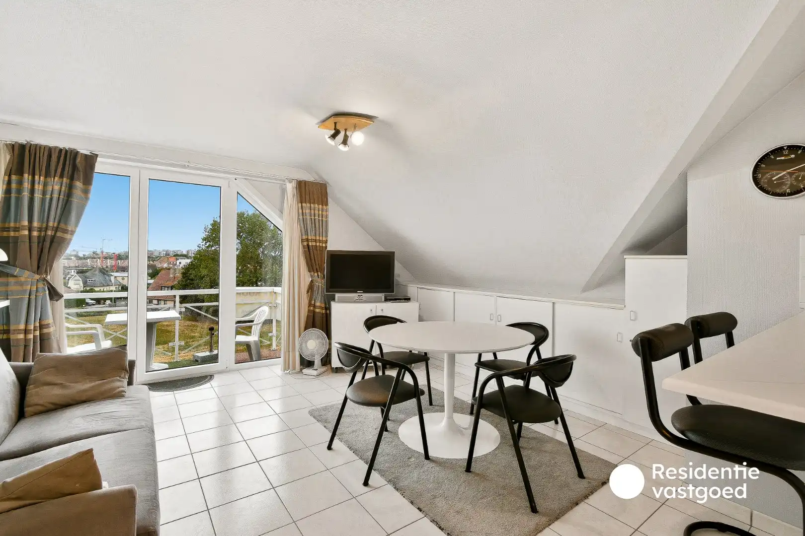 Gemeubelde studio in afgesloten vakantiepark met verwarmd zwembad foto 3