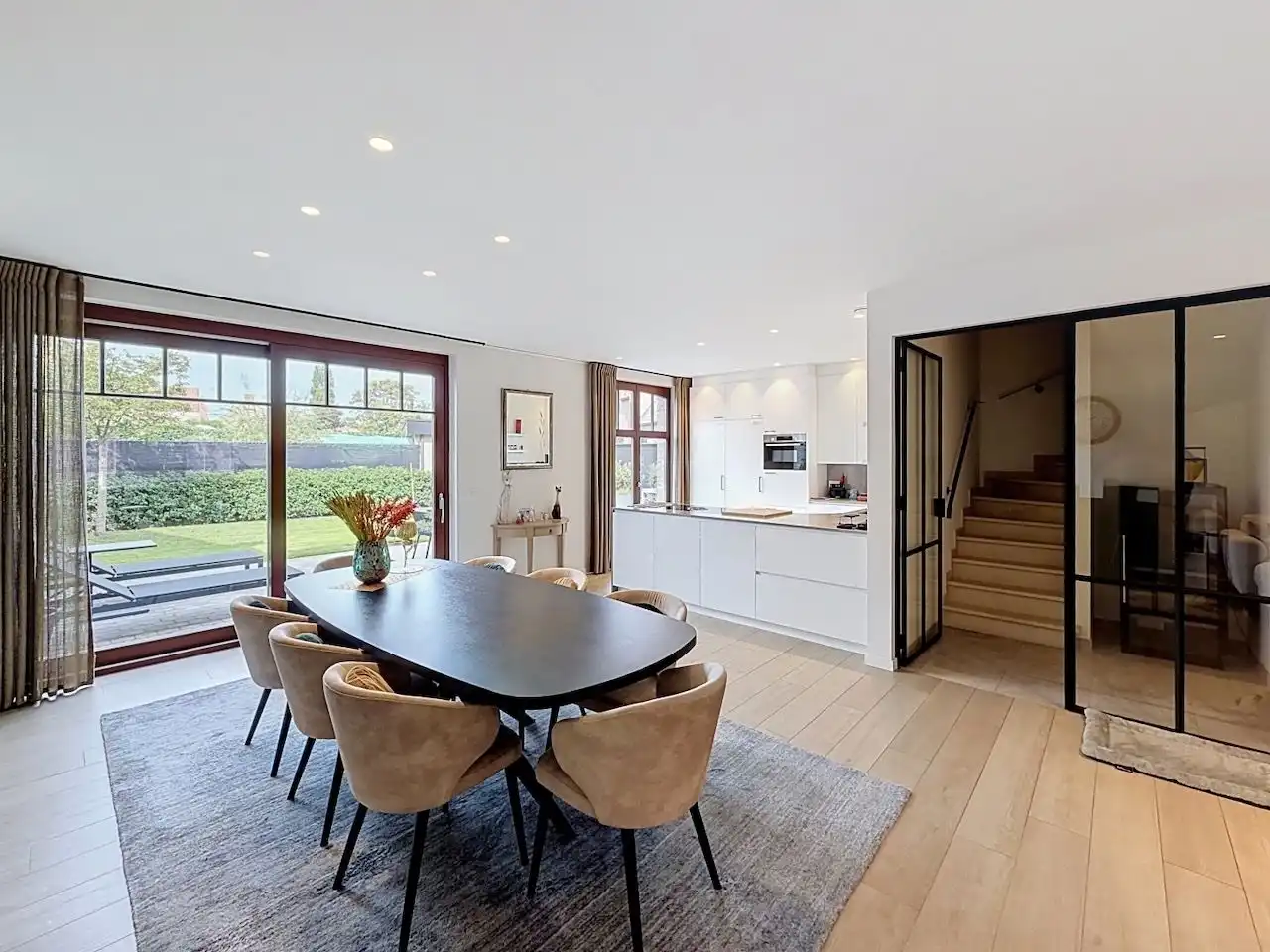 Ruime halfopen, quasi nieuwbouw woning op rustige ligging in het pittoreske Ramskapelle foto 9