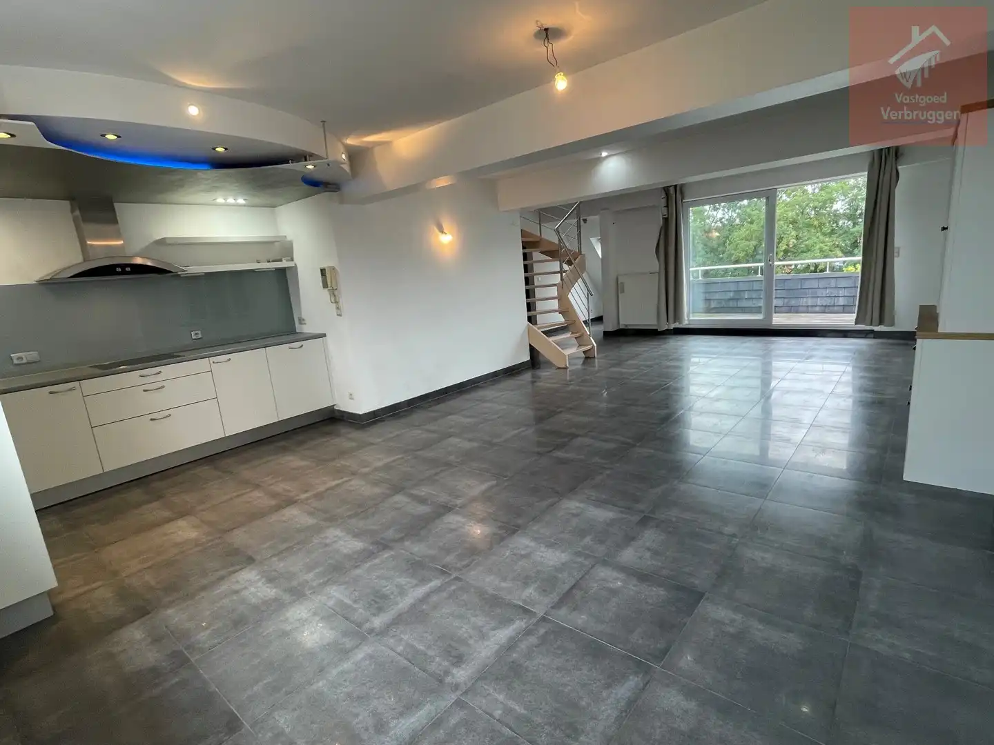 Stijlvol duplex-appartement met 2 slaapkamers op 4de verdieping in hartje Aalst foto 5