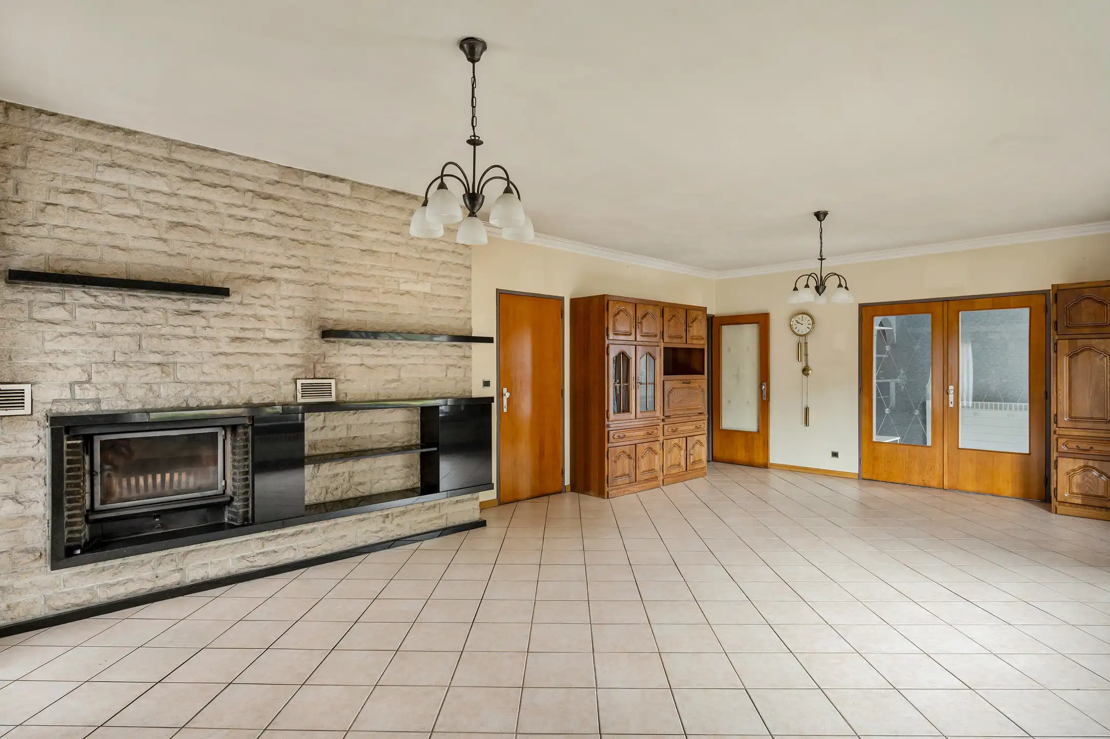 Vrijstaande renovatiewoning met 3 slaapkamers, garage en diepe tuin foto 6