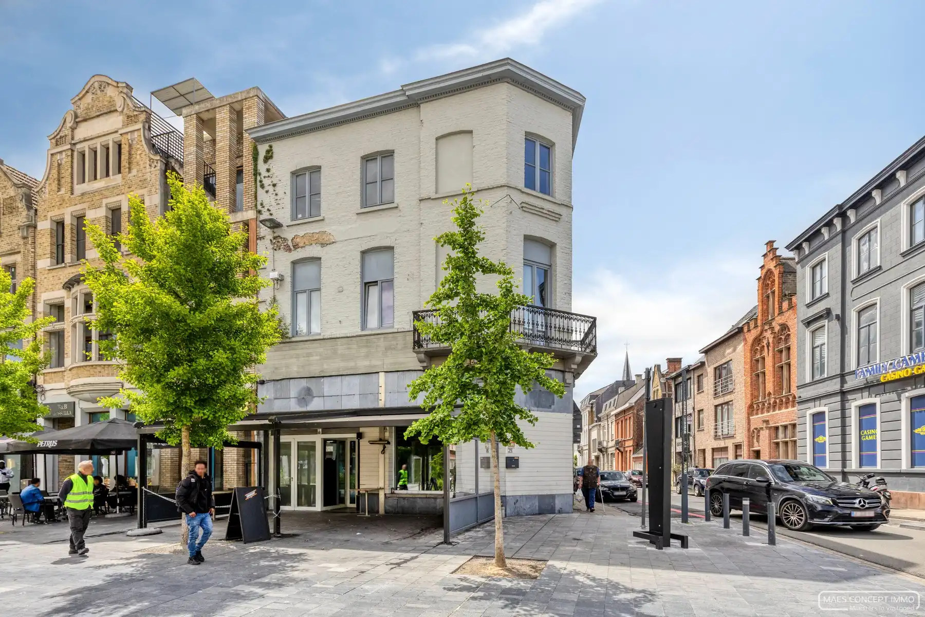 Café, appartement en te renoveren tweede verdiep te koop in Roeselare centrum foto 2