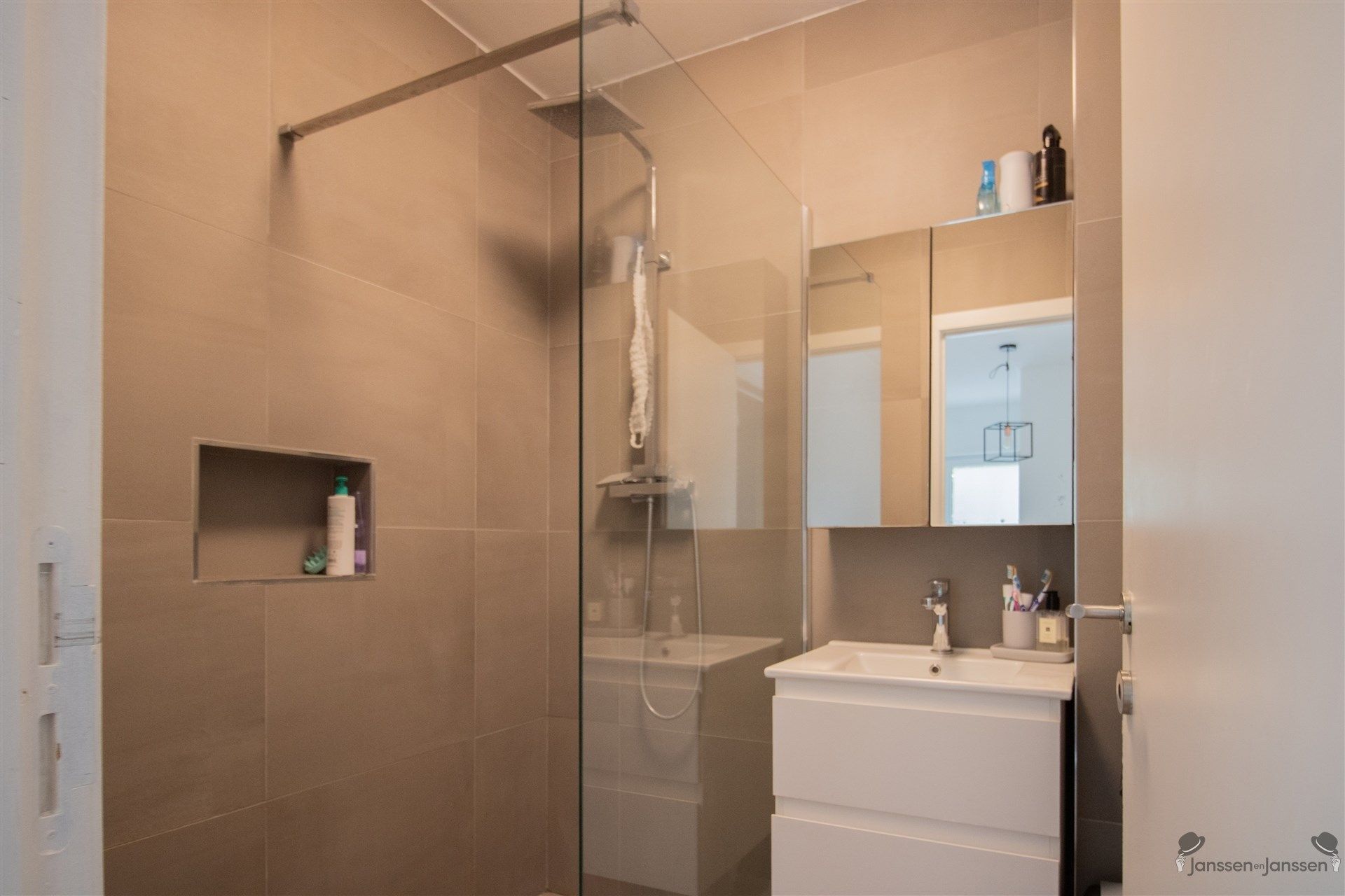 Appartement van 93m² met 2 slaapkamers,  gemeenschappelijk terras en privétuin. foto 8