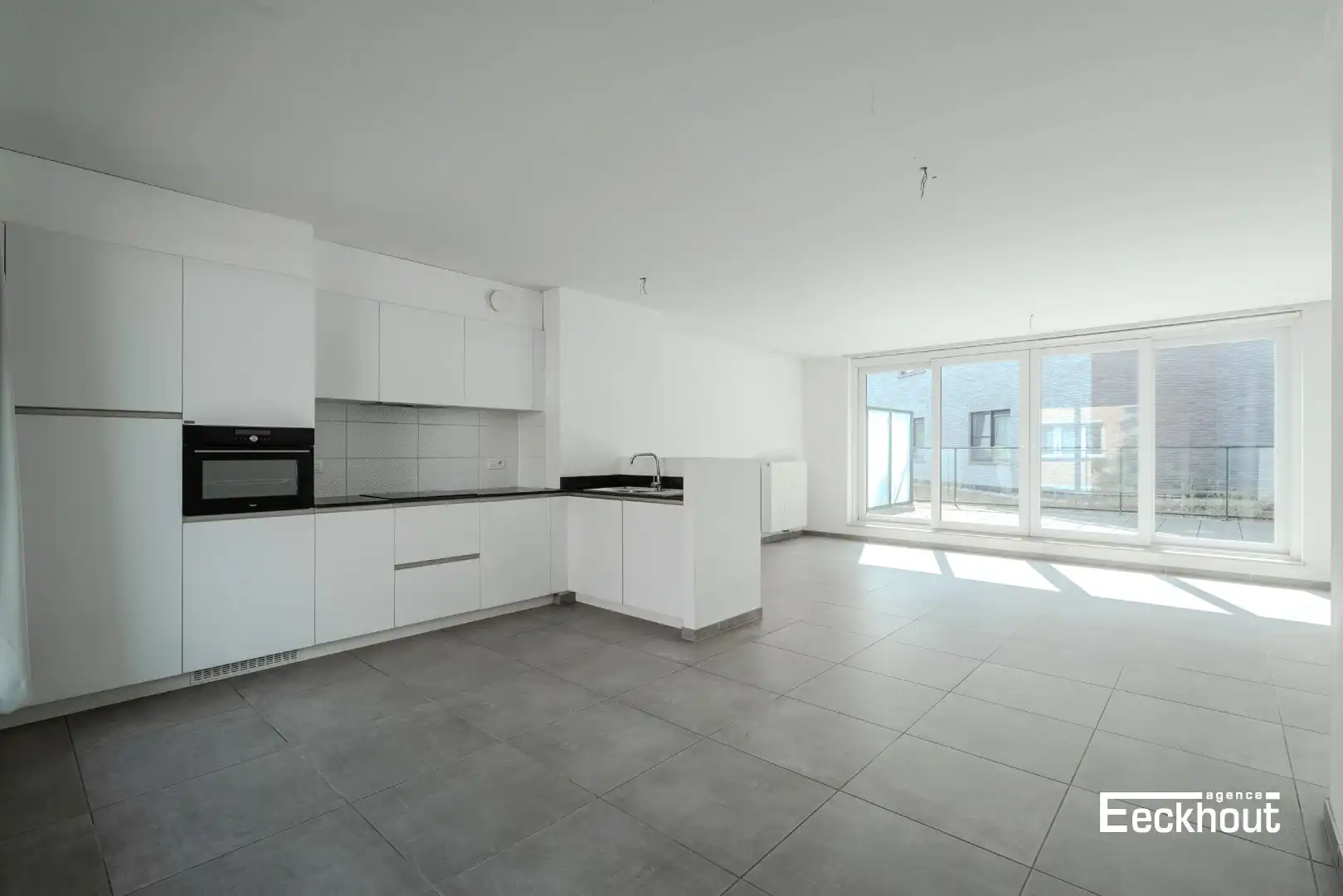 Modern en recent (bouwjaar 2018) triplex-appartement met groot terras! foto 2