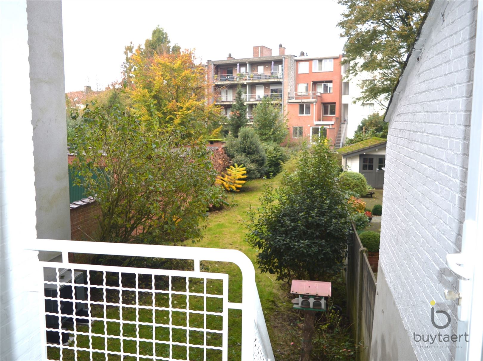 Gerenoveerd één slaapkamer appartement met tuin. foto 6