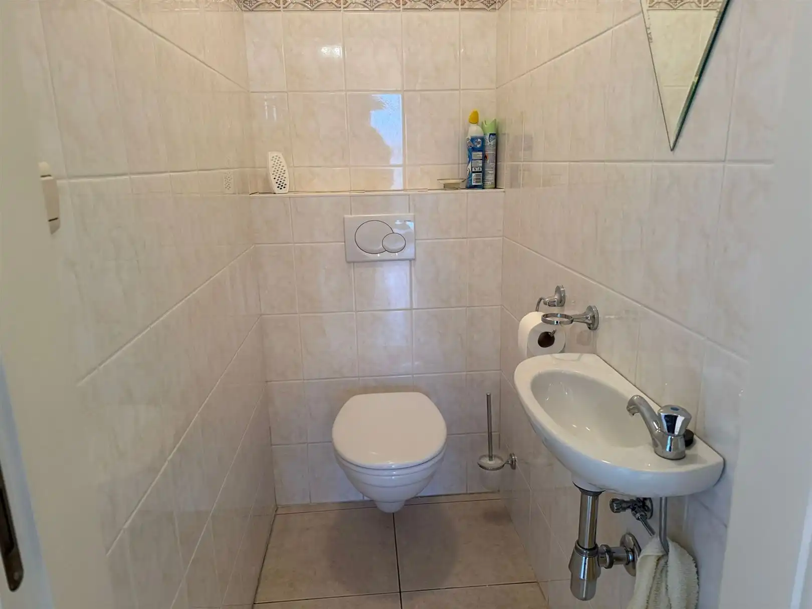 TE HUUR: Ruim appartement met 2 slaapkamers te Heusden-Zolder! foto 11