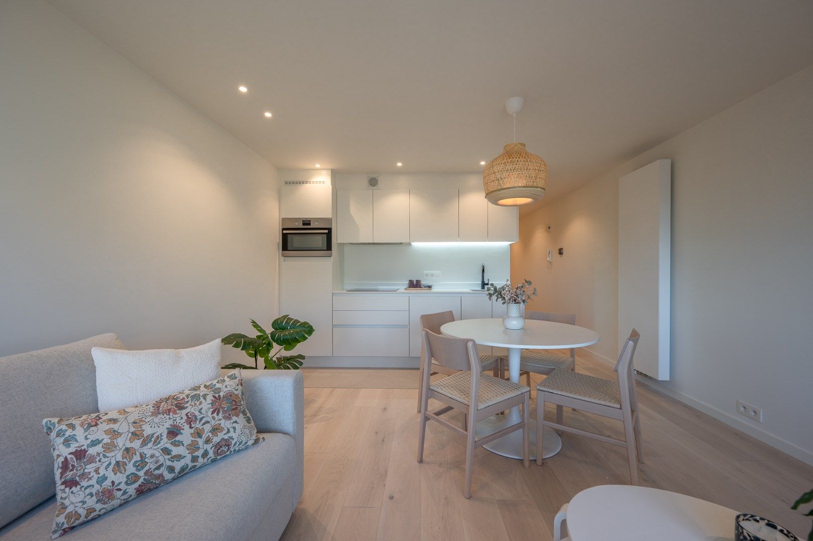 Prachtig gerenoveerd appartement met open panoramische zichten en zeezicht, op het Heldenplein te Heist foto 7