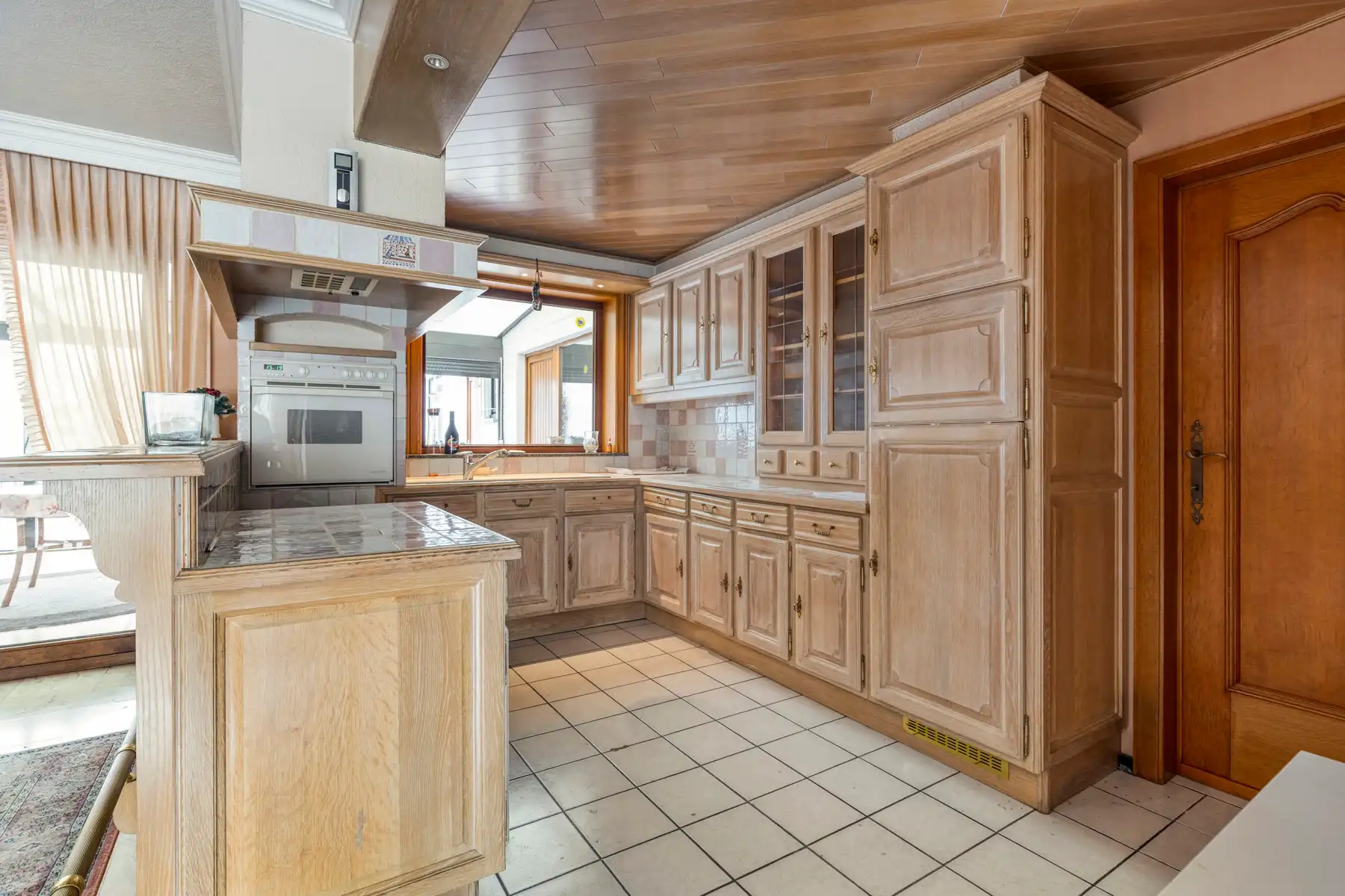 Leemans Immobiliën biedt u deze solide en ruime woning aan op een uitstekende en centrale ligging in Denderleeuw. foto 7