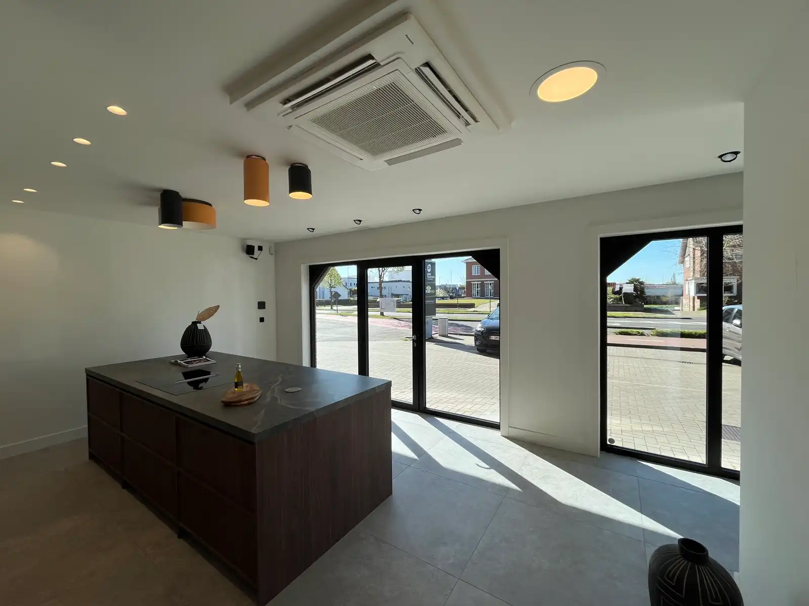Winkel/showroom met topzichtbaarheid in Hasselt foto 3