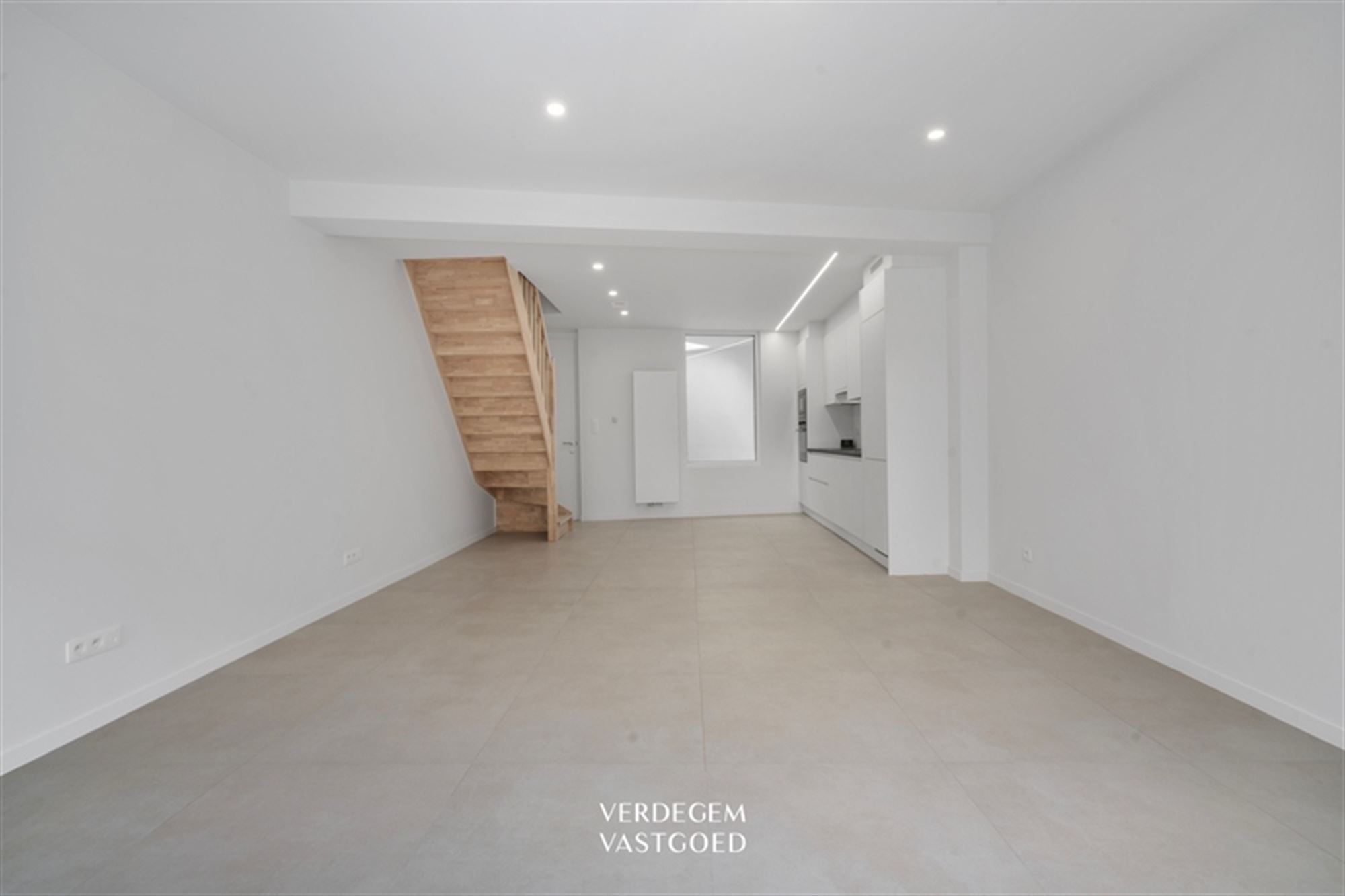 Volledig gerenoveerde woning met 3 slaapkamers, EPC A en buitenplek foto 3