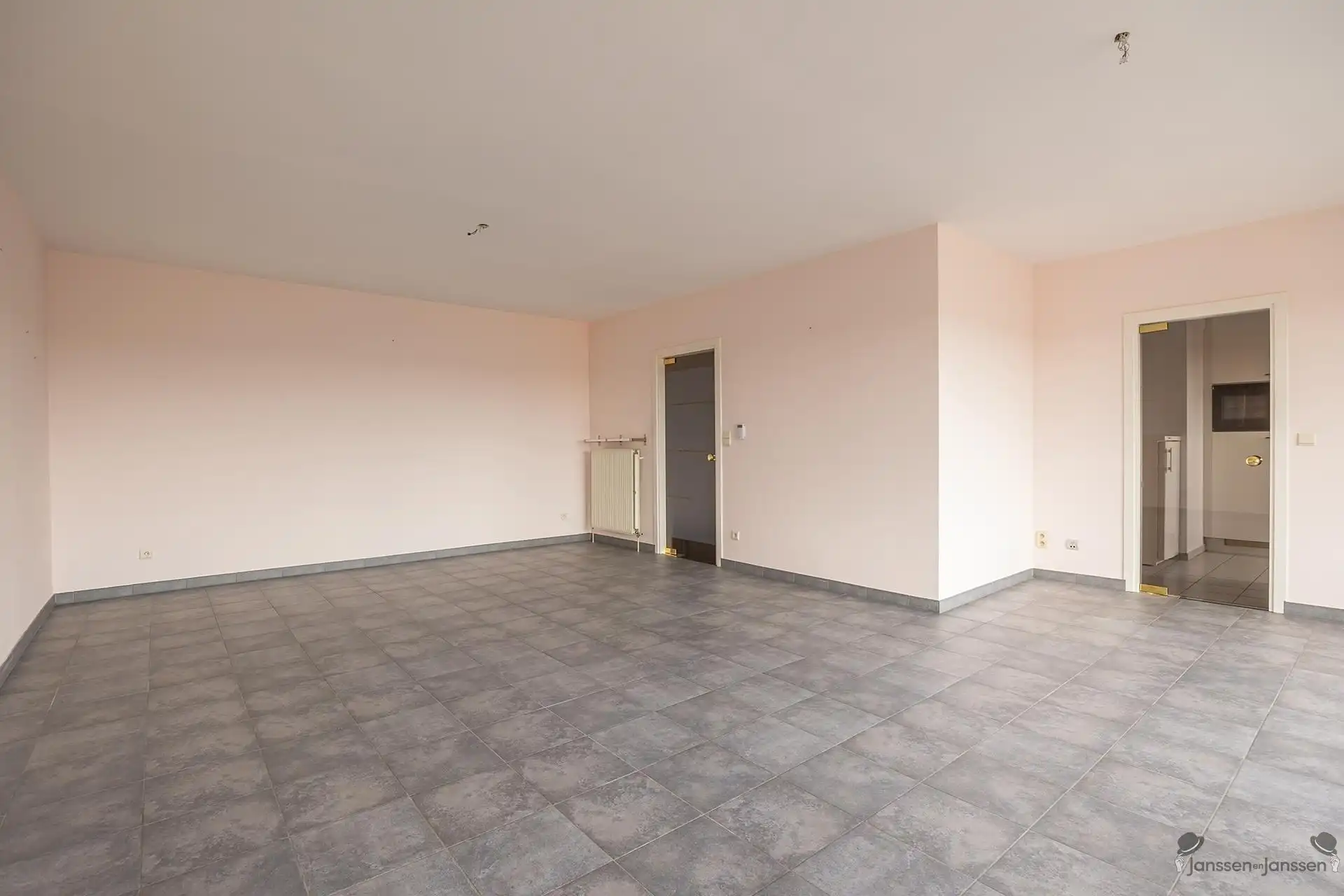 Centraal gelegen appartement met 3 slpks en 2 badkamers foto 7