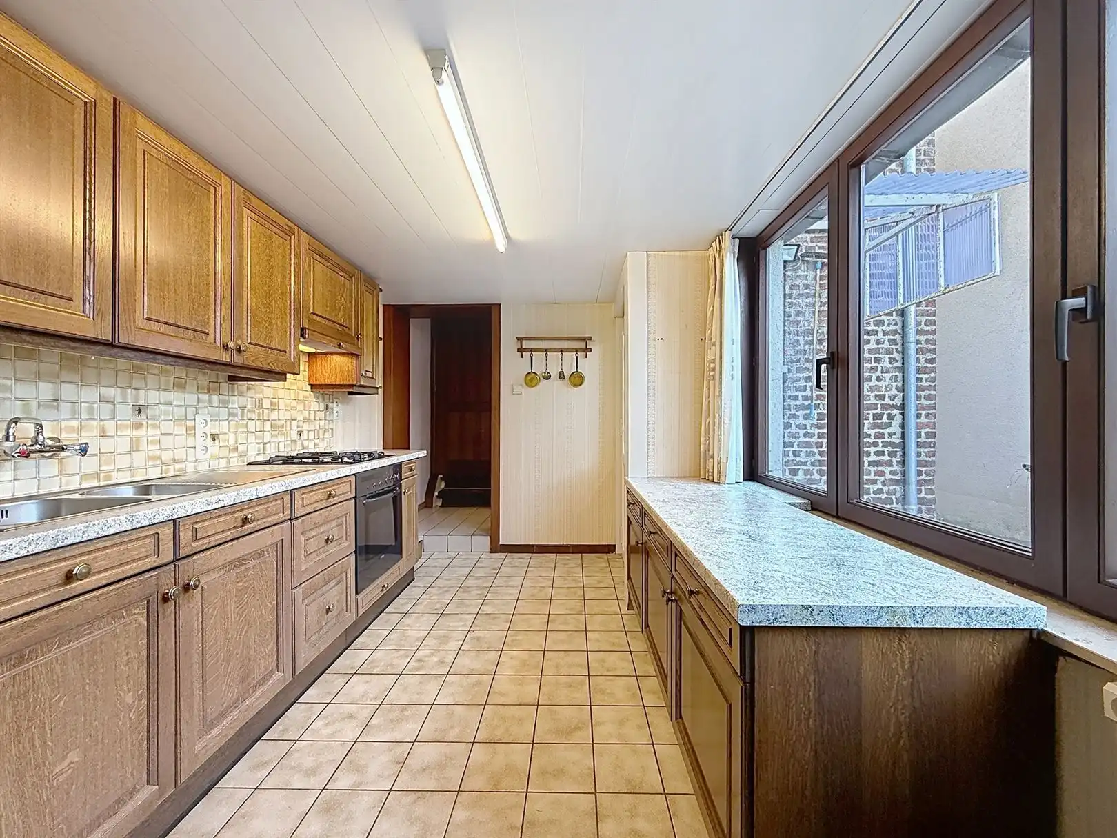 Op te frissen woning met binnenkoer, tuin, 3 slpks foto 13
