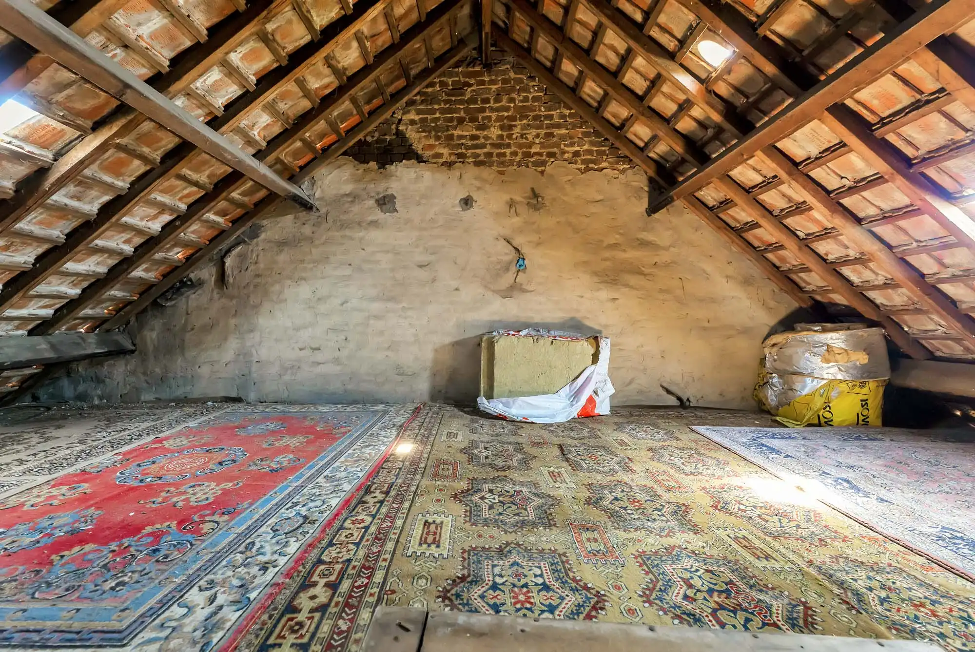 Te renoveren woning met veel potentieel en prachtige tuin foto 14