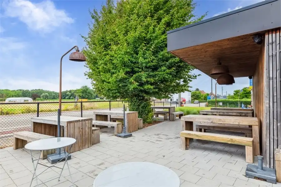 INTERESSANTE OPBRENGSTEIGENDOM MET HANDELSRUIMTE EN APPARTEMENT foto 8