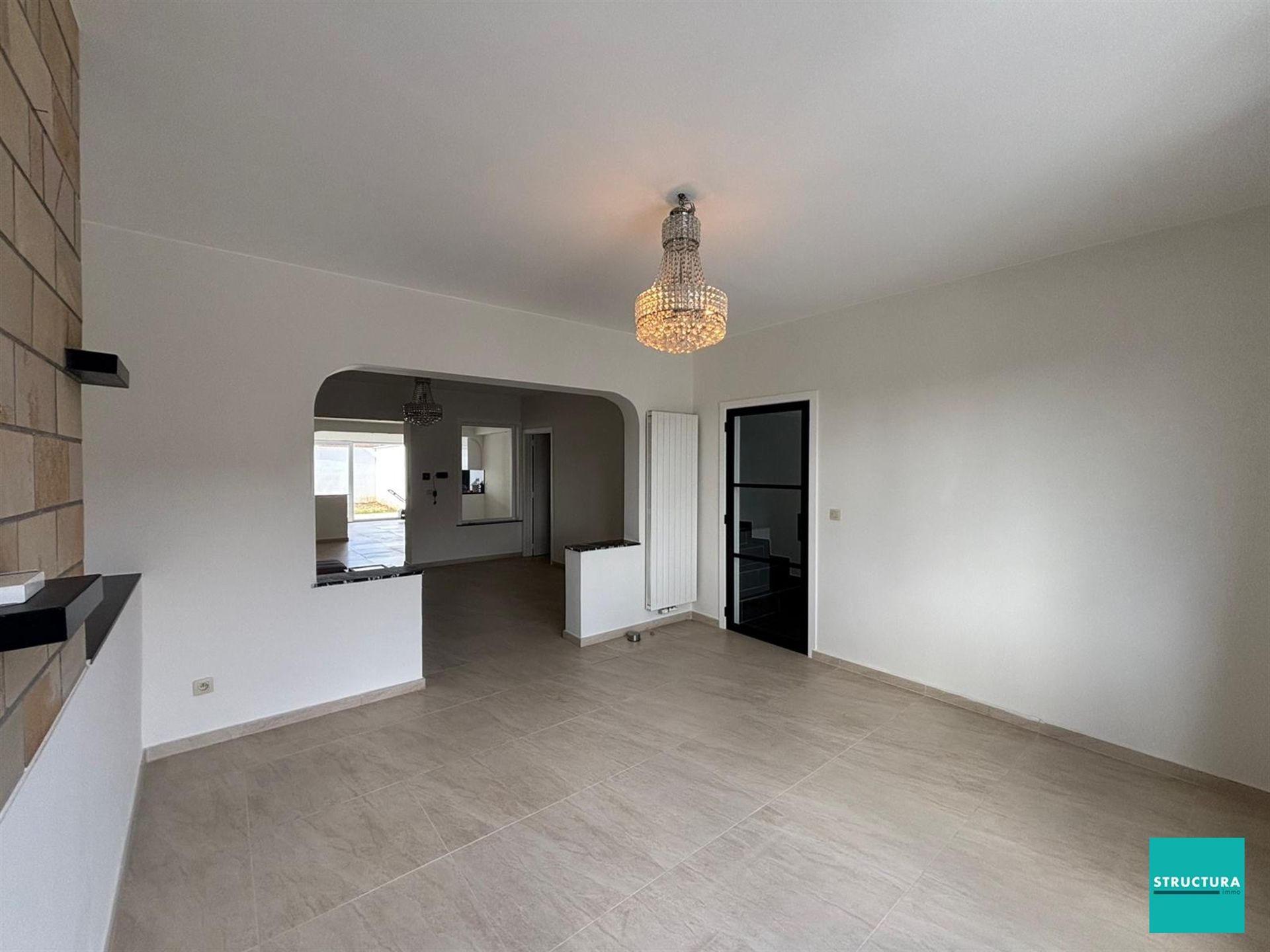 Volledig gerenoveerde, ruime woning met vlotte bereikbaarheid! foto 5
