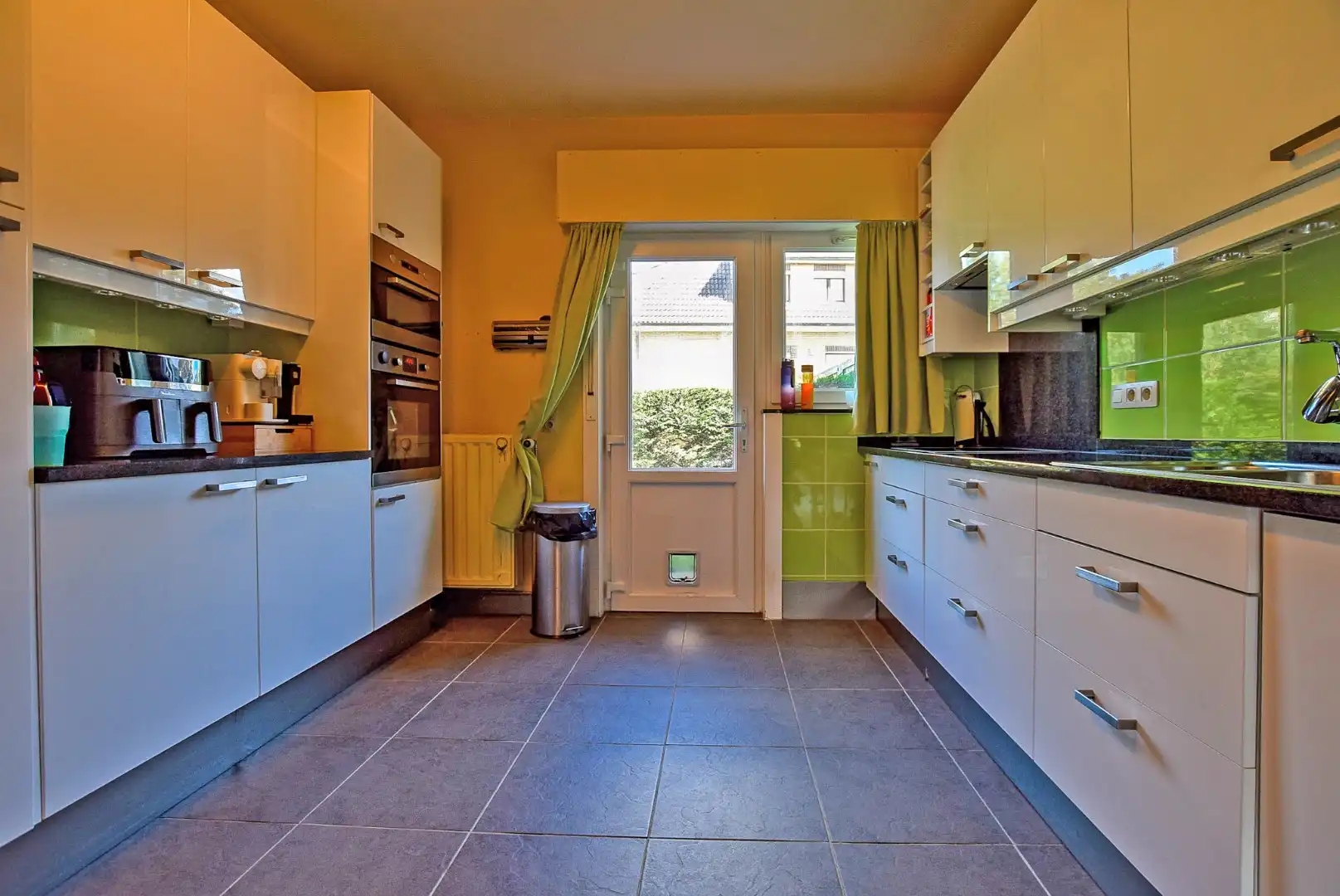 Ruime koppelvilla met 4 slaapkamers en dubbele garage te koksijde-Bad op amper 700m van het strand.  foto 4