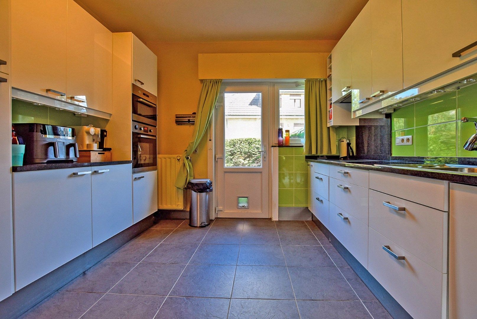 Ruime koppelvilla met 4 slaapkamers en dubbele garage te koksijde-Bad op amper 700m van het strand.  foto 4