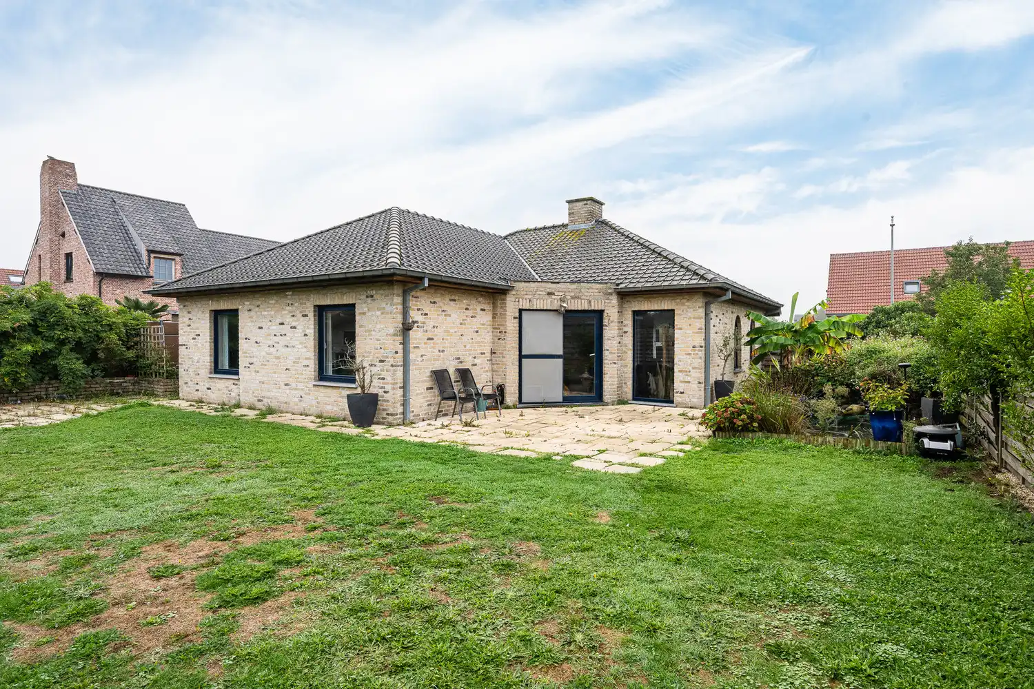 Ruime en moderne woning te koop in een rustige woonwijk net buiten het centrum met 3 slaapkamers, bureau en tuin - perfect voor comfortabel en gezinsvriendelijk wonen! foto 10