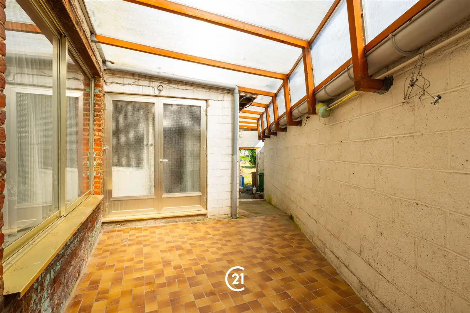 Ruime, te renoveren woning op een strategische ligging foto 10