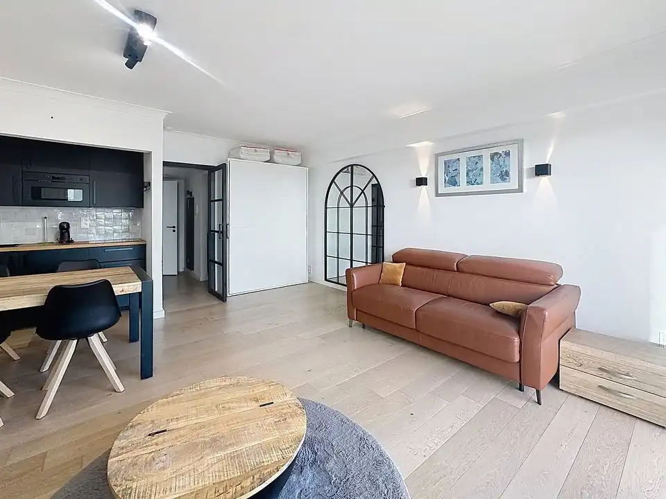 Instapklare studio met zonnig terras op de Zeedijk van Westende foto 2