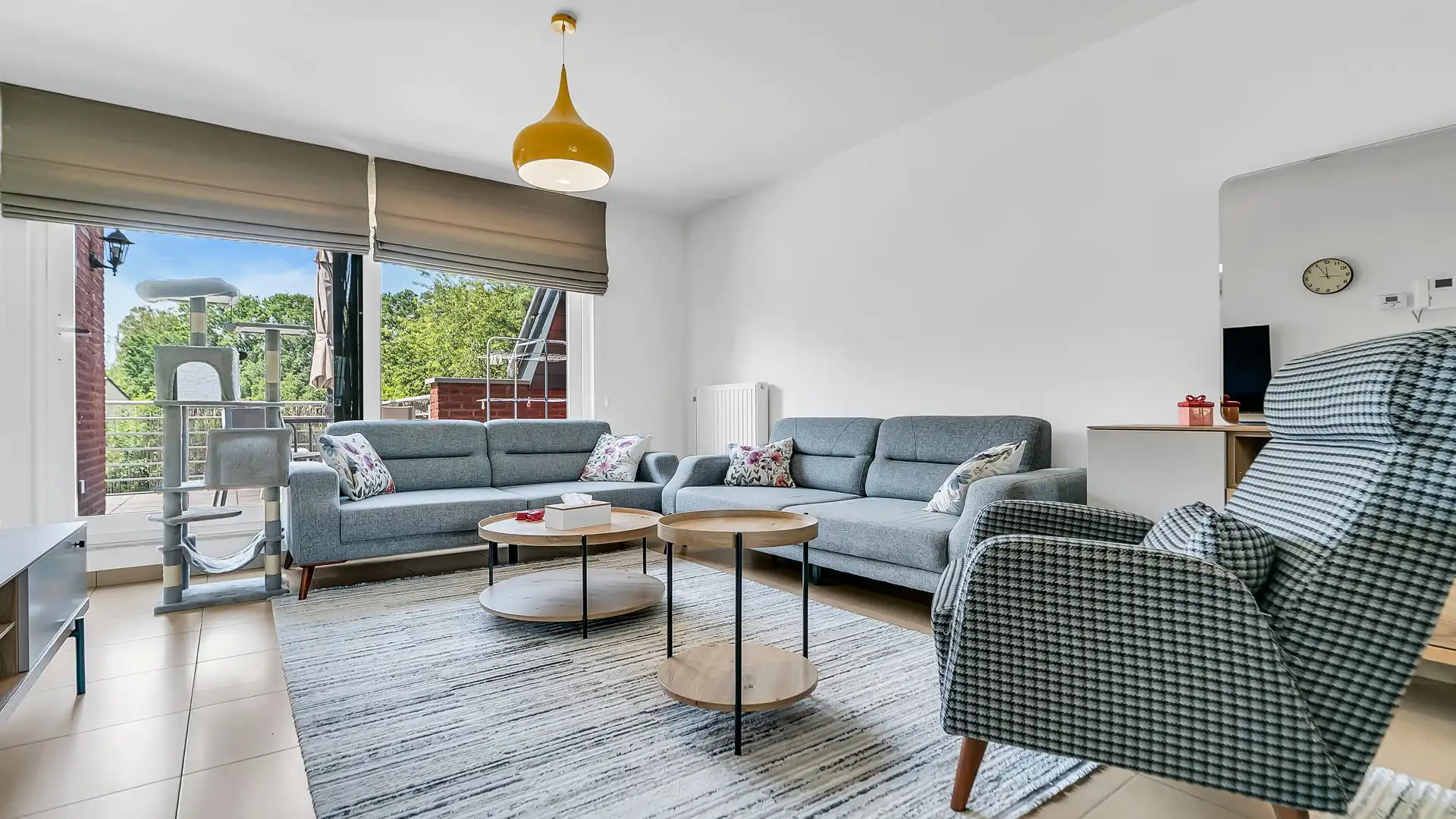 Ruim en instapklaar appartement met 3 slpkrs vlakbij Genk centrum foto 2