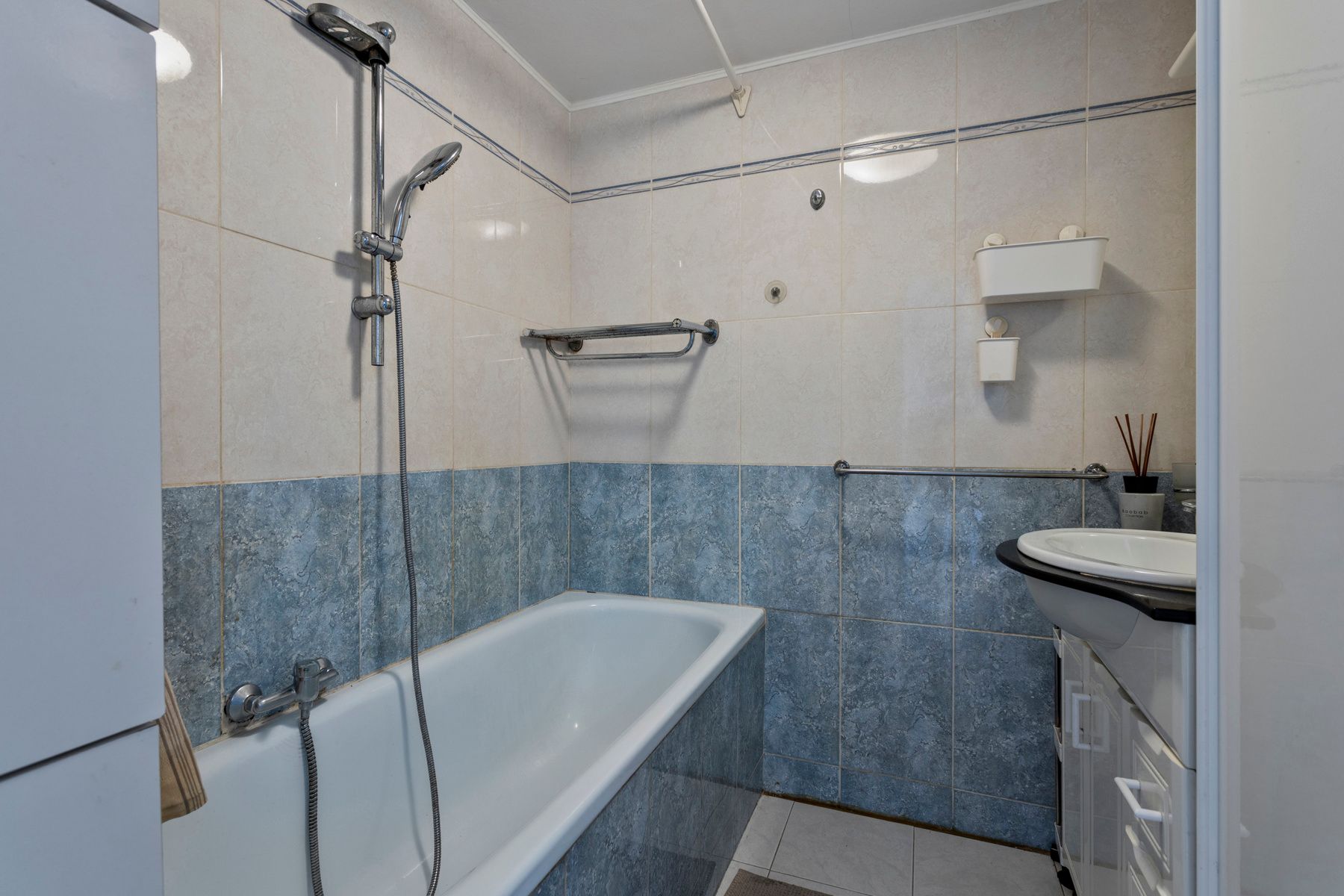 Instapklaar appartement met 2 slaapkamers en ruim terras  foto 11