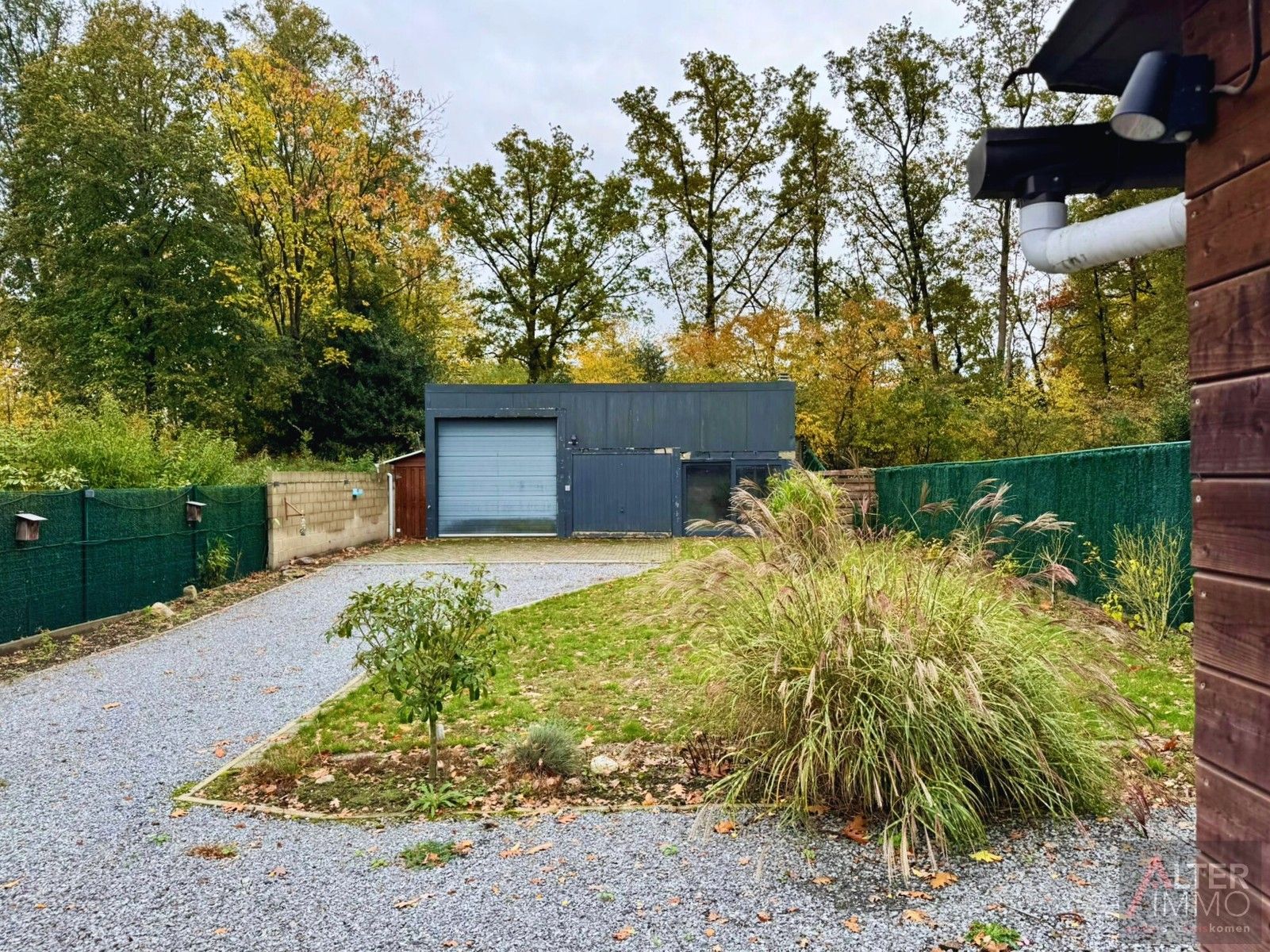 Halfvrijstaande woning, 3 slaapkamers op perceel van 8a 46ca met ruime loods en 3 garages! foto 16