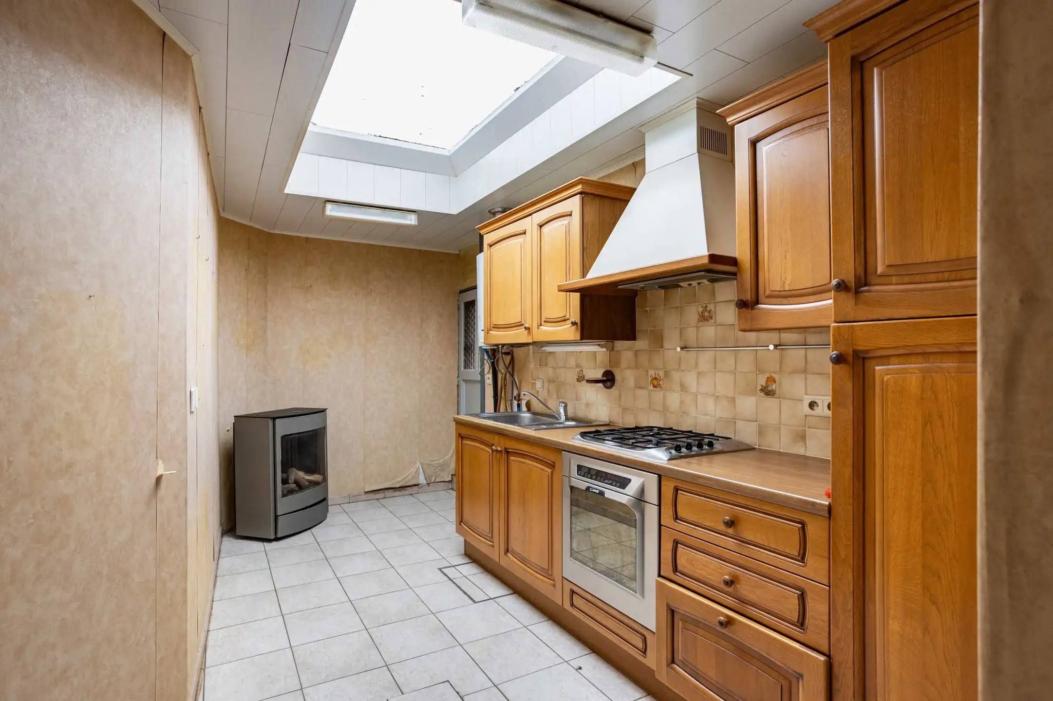 Te renoveren woning met aangename stadstuin foto 10
