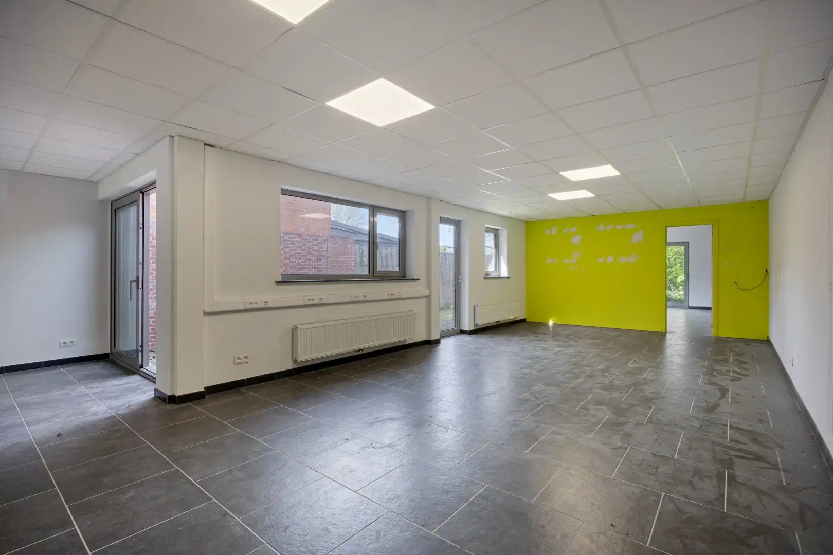 Commercieel gelegen handelspand met appartement met 3 slaapkamers en leuke stadstuin ! foto 7